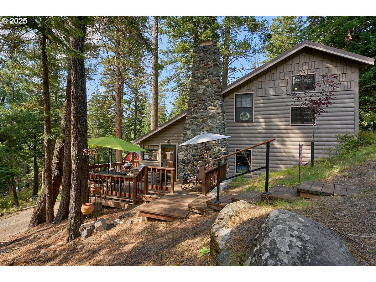60664 UMATILLA RD Property Photo 1