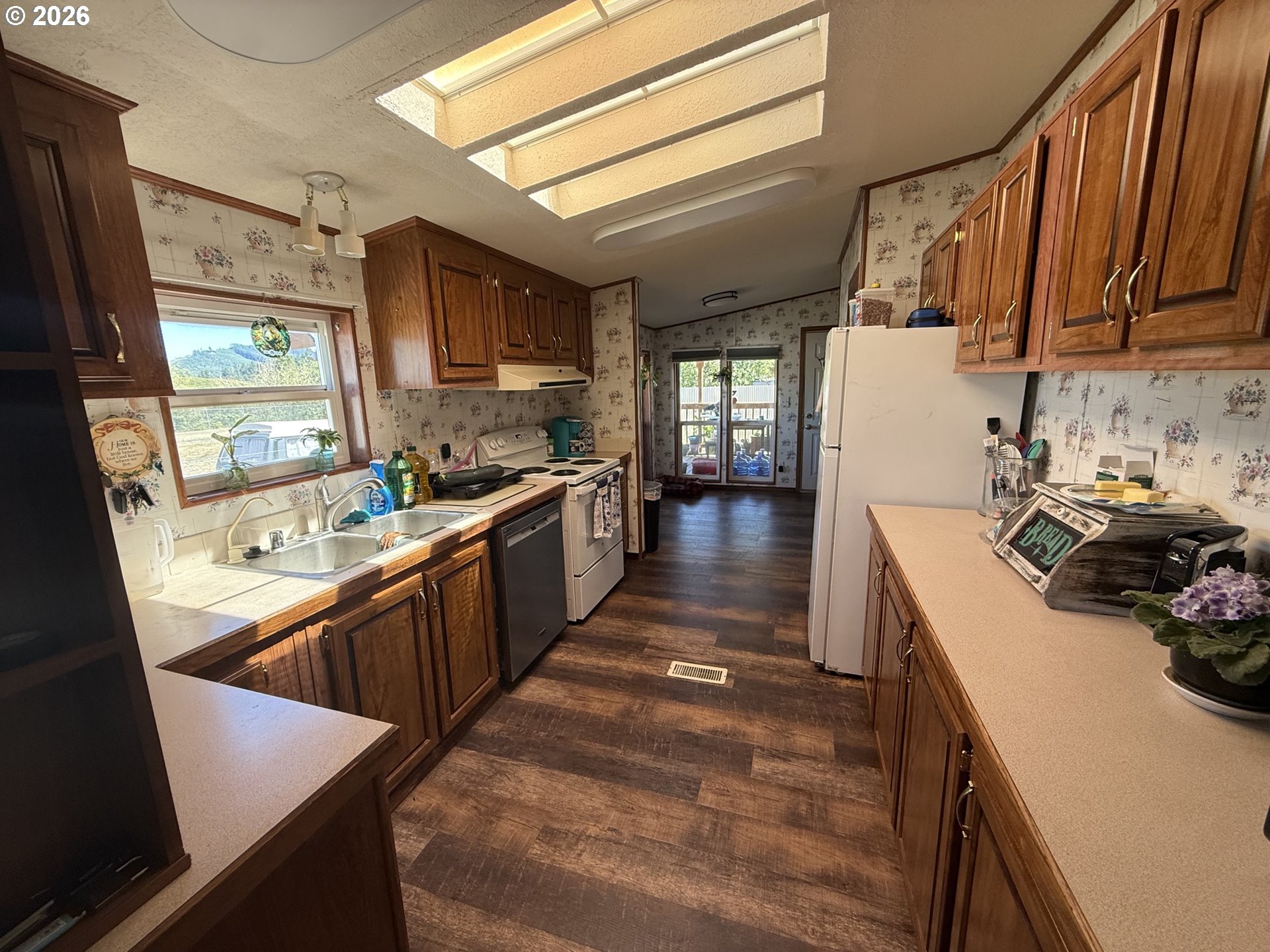 826 W Dean Ave Property Photo 11