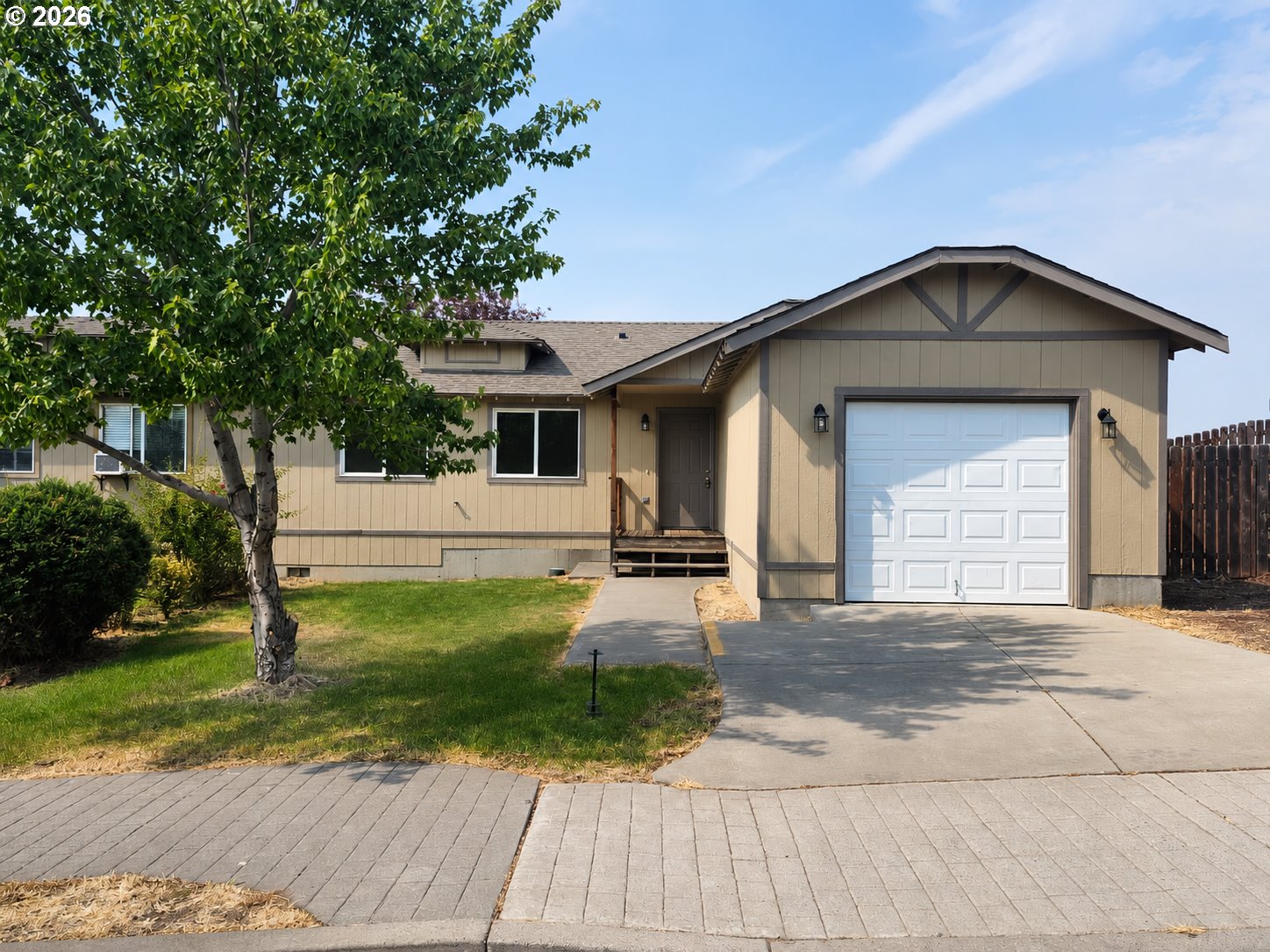 402 Se Carmen Way Property Photo 1
