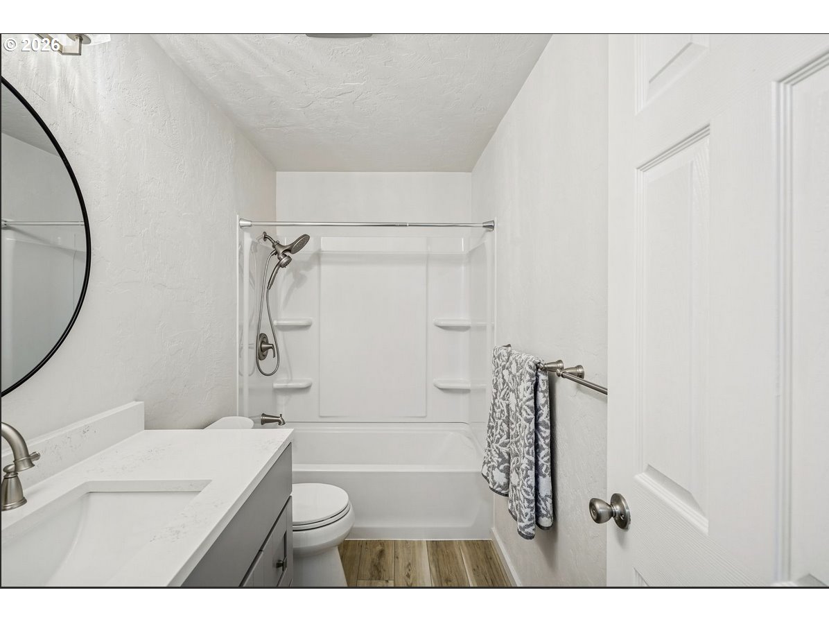 1505 Fetters Loop Property Photo 4