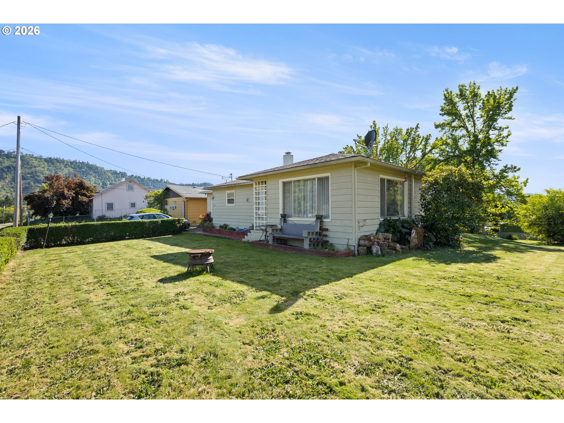 311 Se Grape Ave Property Photo 2