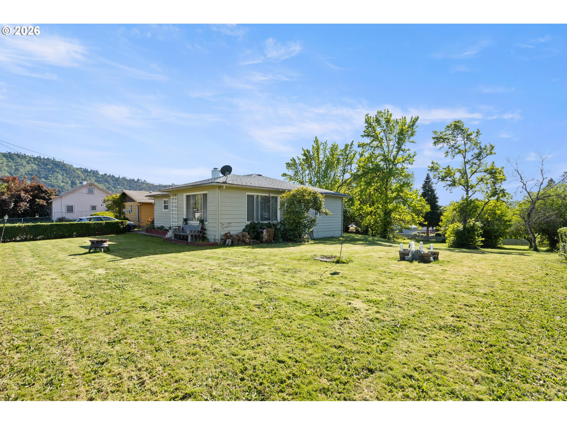311 Se Grape Ave Property Photo 4