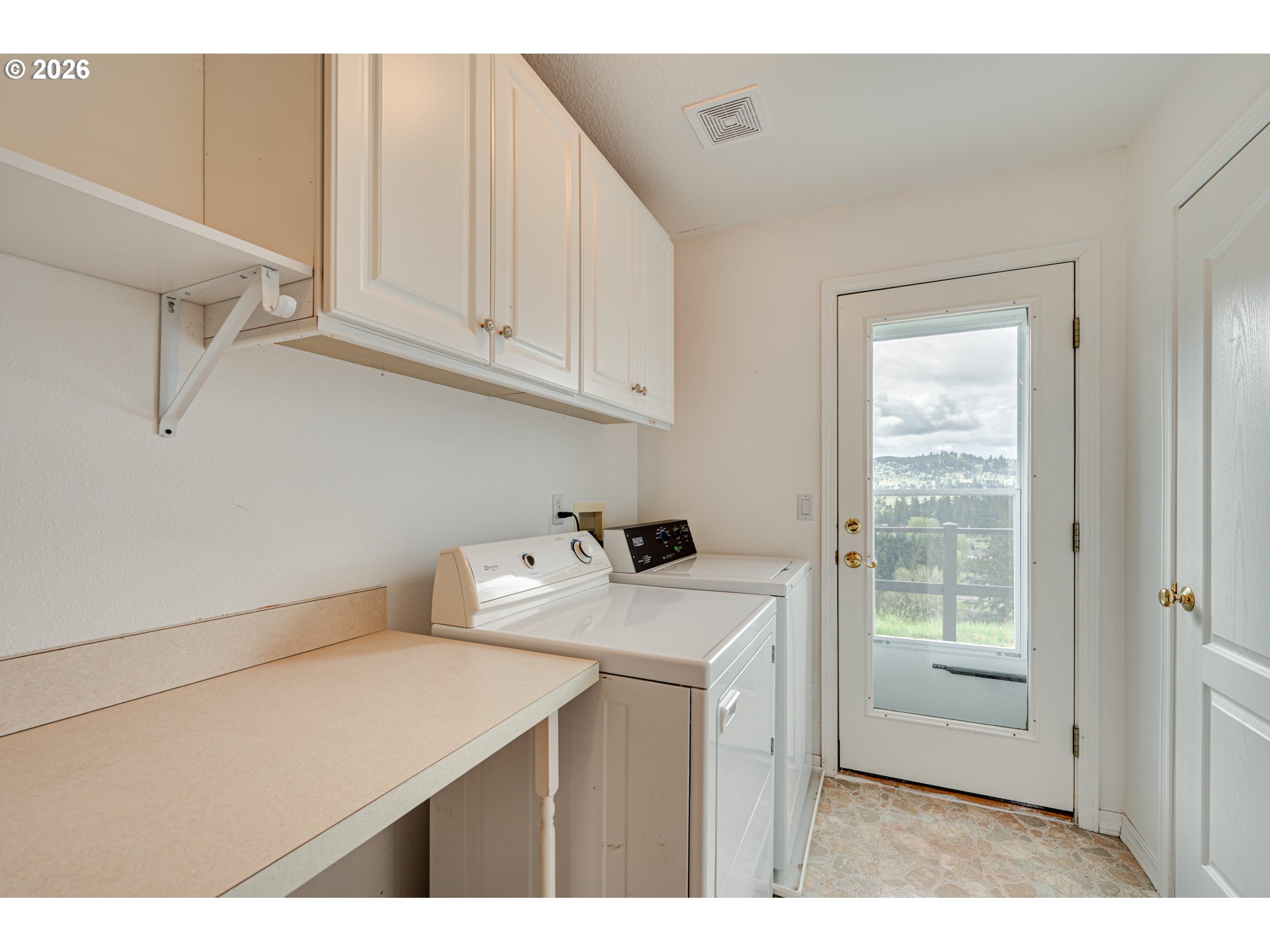 351 Butte Hill Rd Property Photo 21