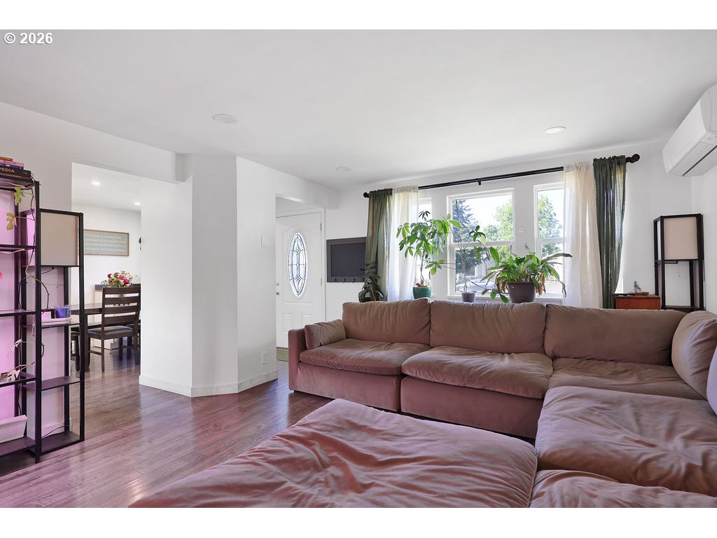 4514 Souza St Property Photo 8