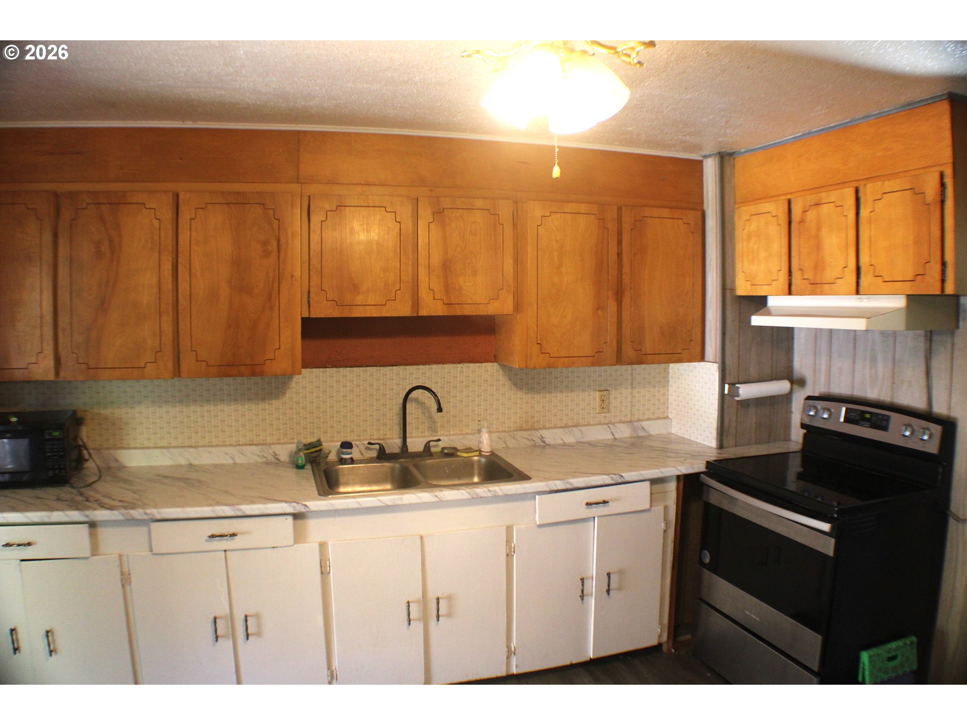 721 Ne Christian St Property Photo 5