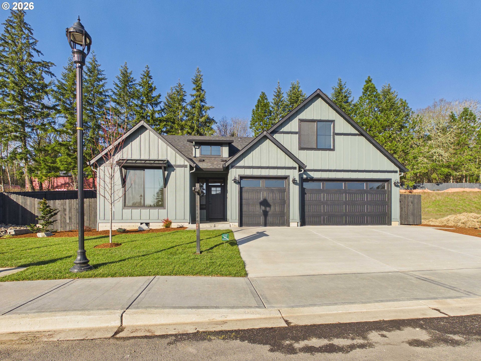 521 W 20TH WAY