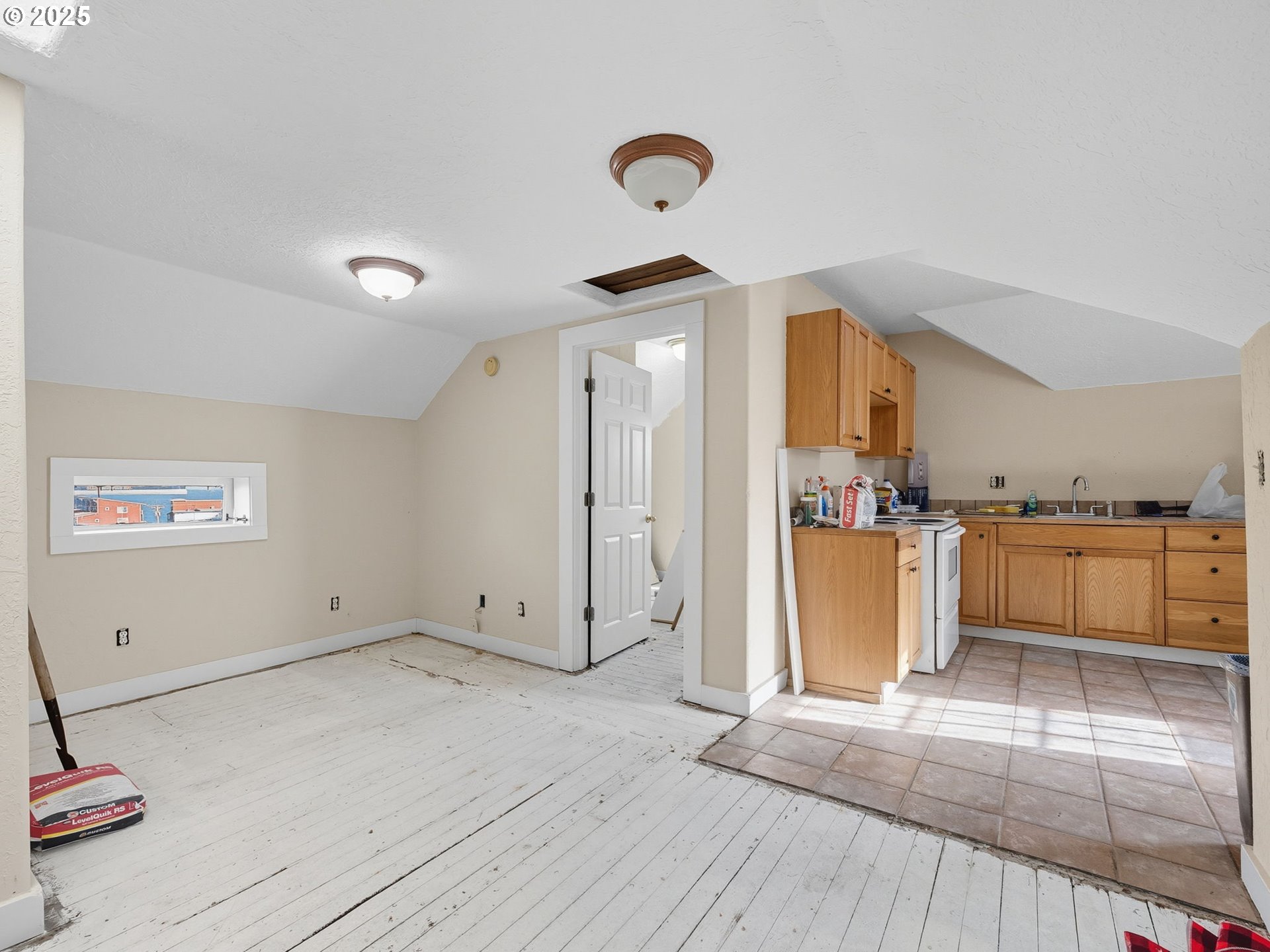 686 29th St Property Photo 10