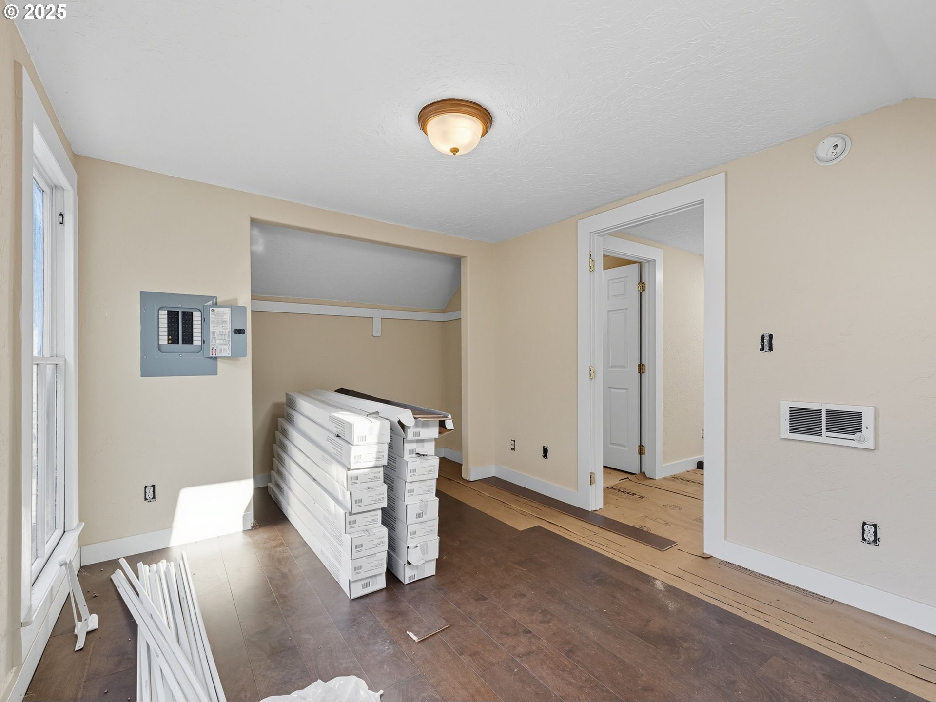 686 29th St Property Photo 14