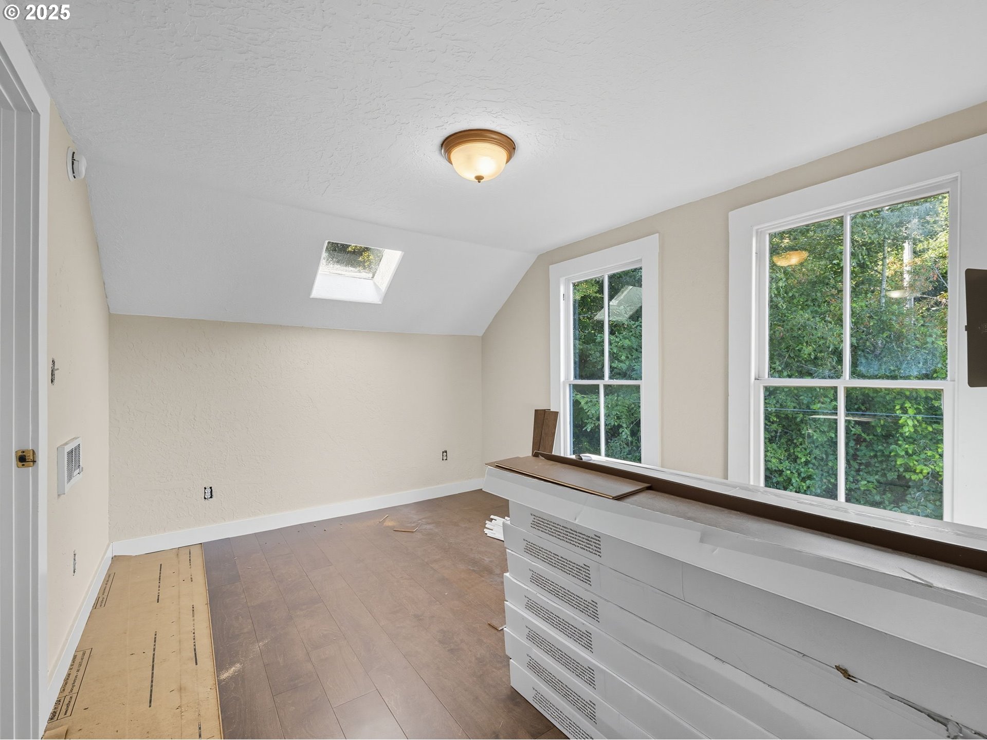 686 29th St Property Photo 15