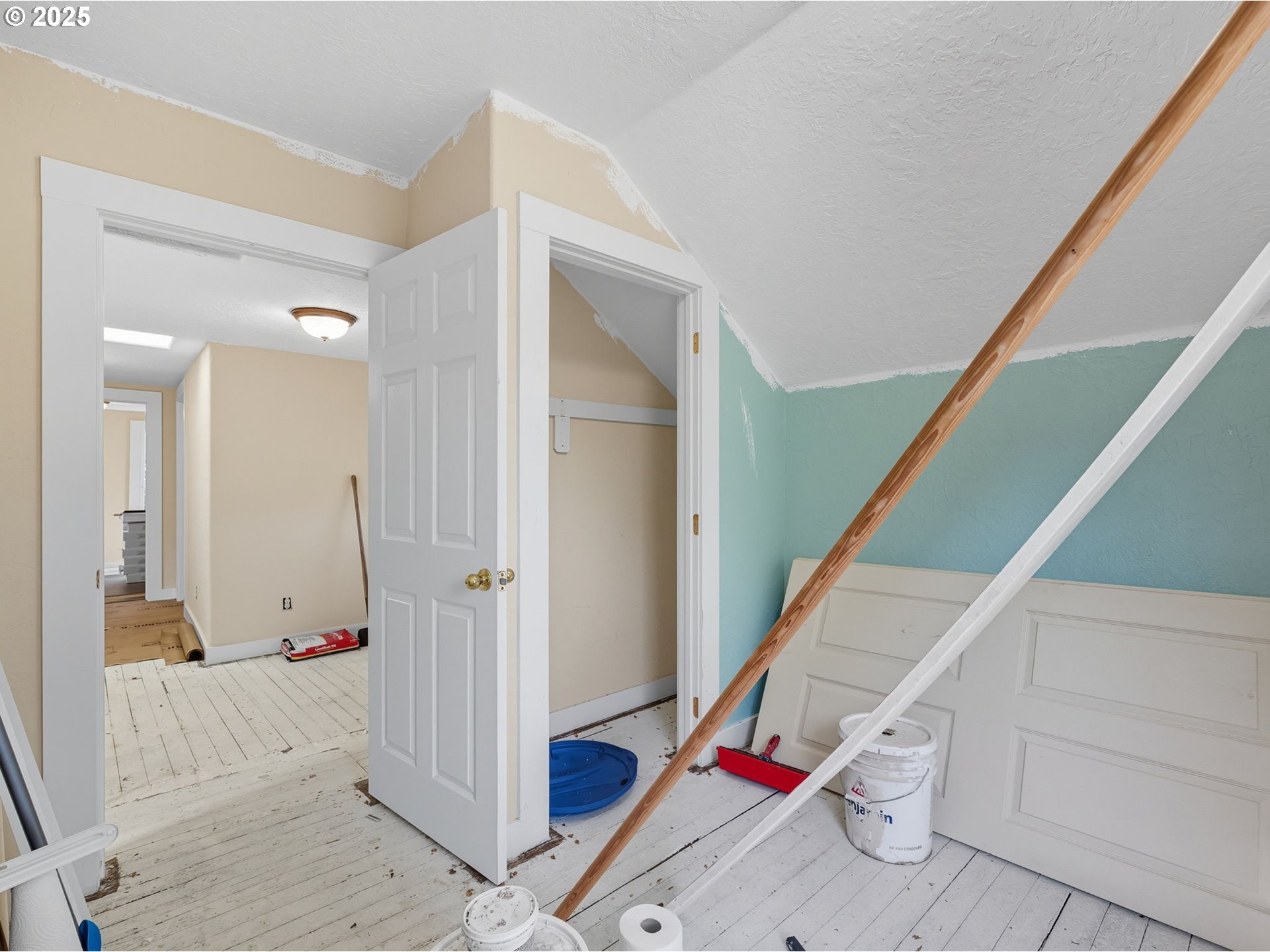 686 29th St Property Photo 17