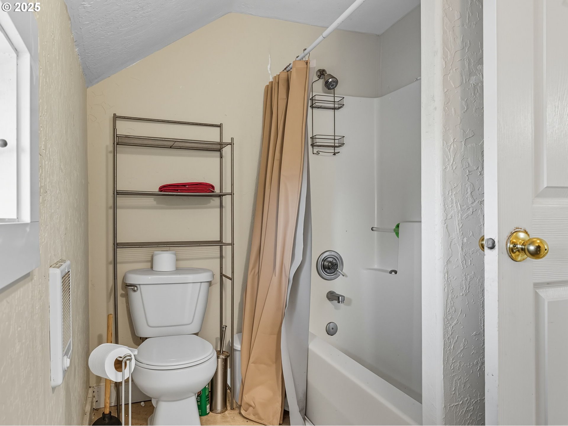 686 29th St Property Photo 18