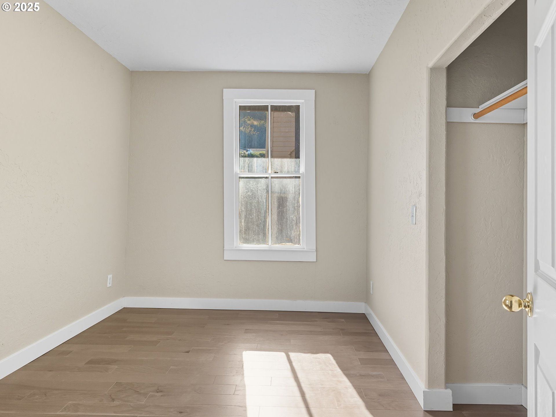 686 29th St Property Photo 28