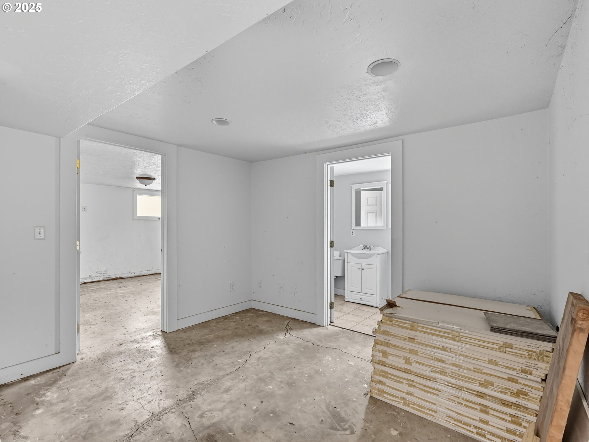686 29th St Property Photo 35