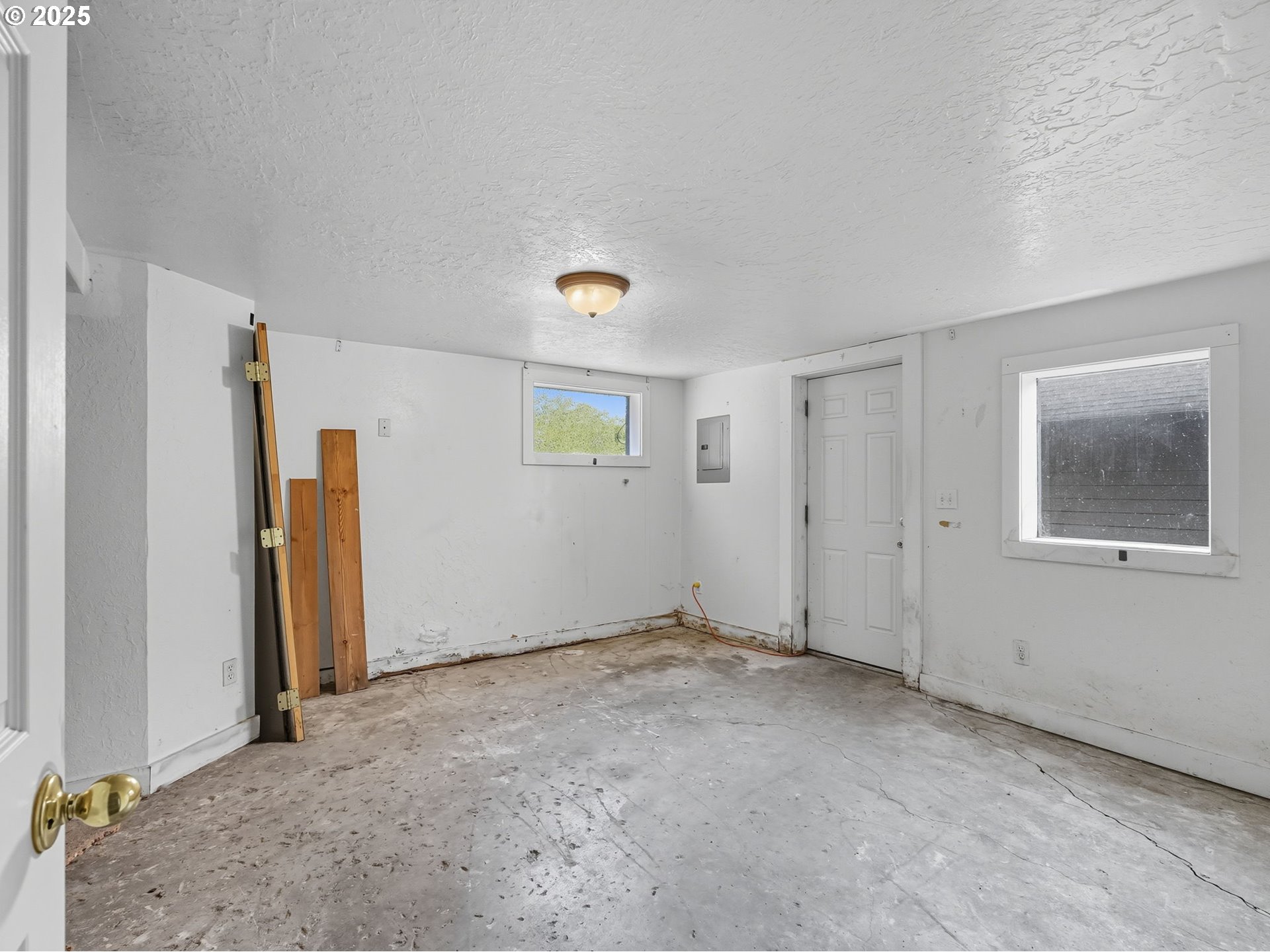686 29th St Property Photo 37