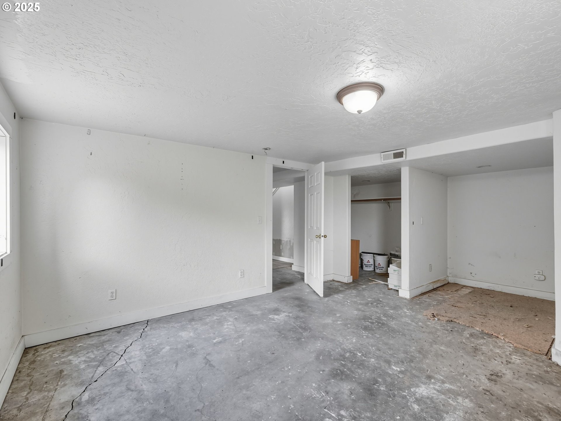 686 29th St Property Photo 38