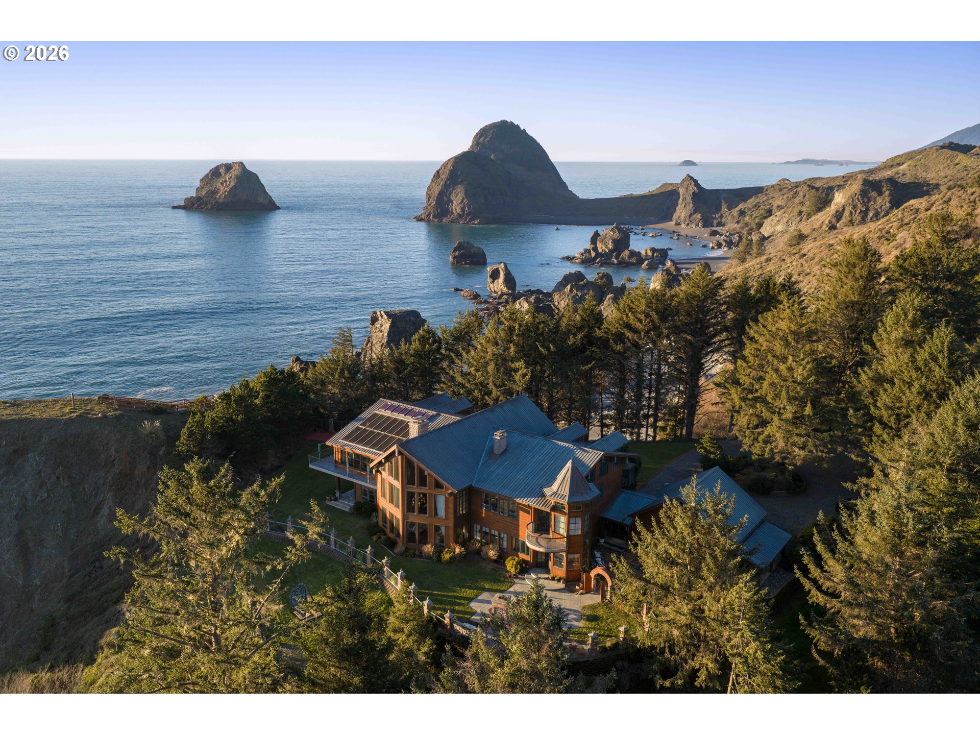36044 Highway 101 Property Photo 1