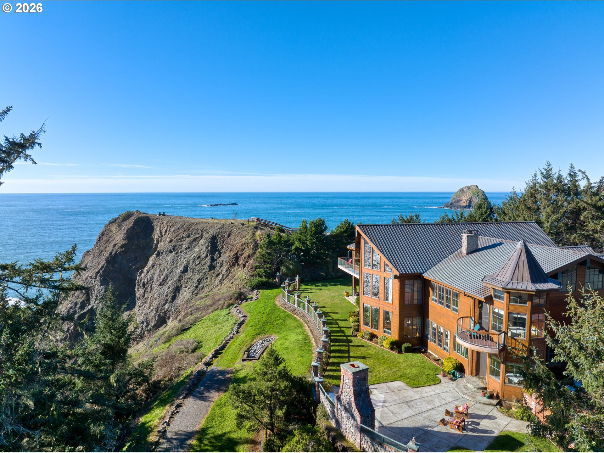36044 Highway 101 Property Photo 3