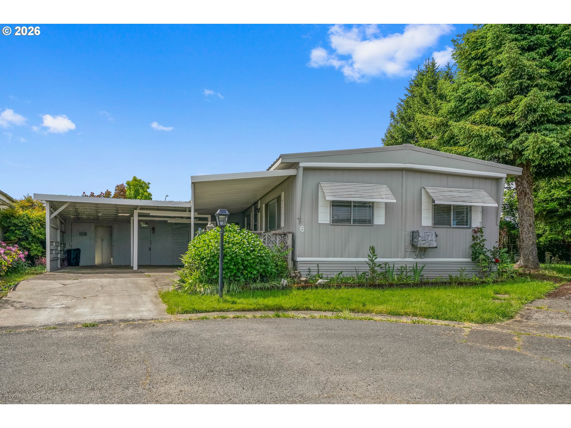 612 N CASCADE DR Property Photo 1