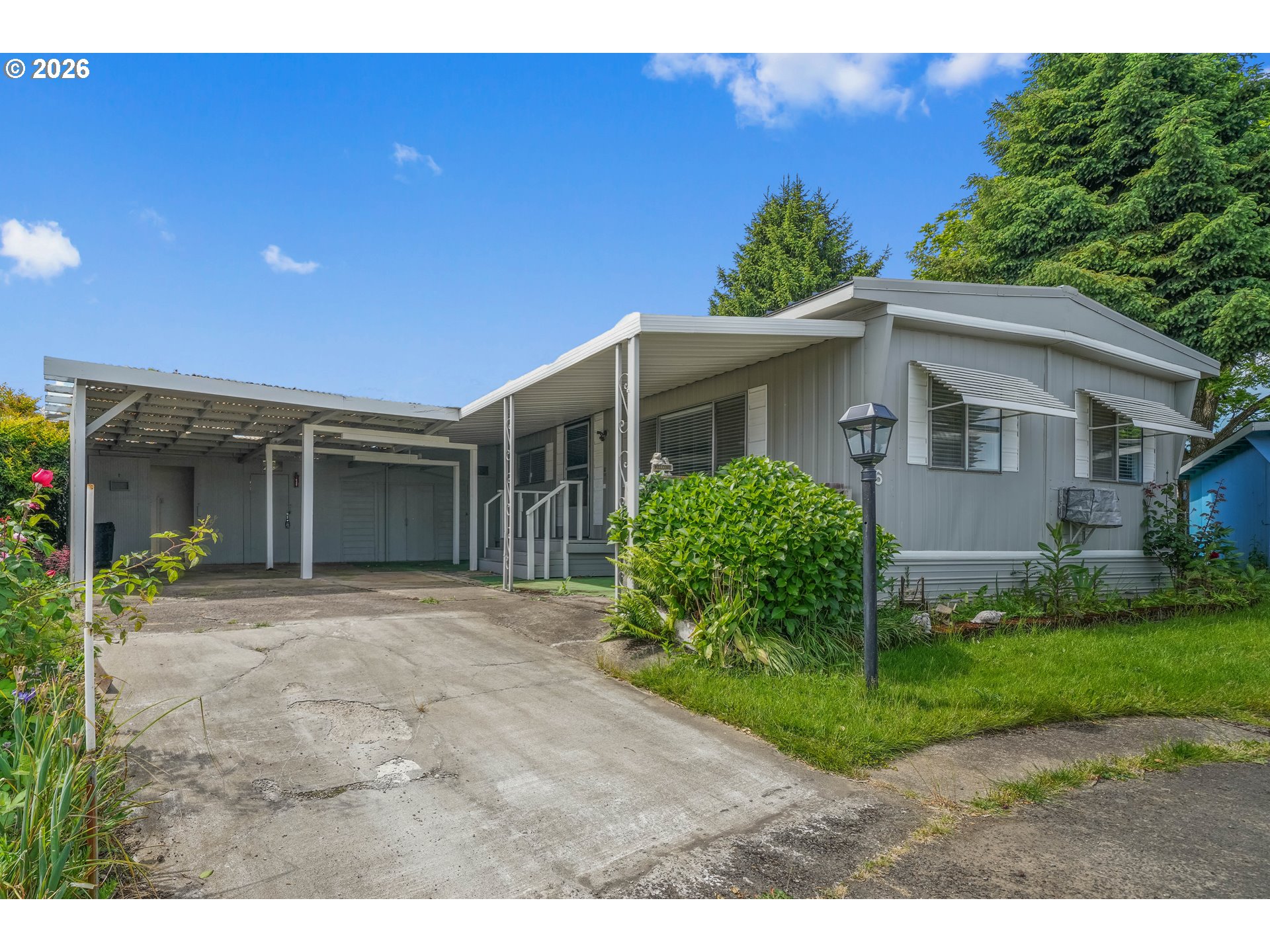 612 N Cascade Dr Property Photo 2