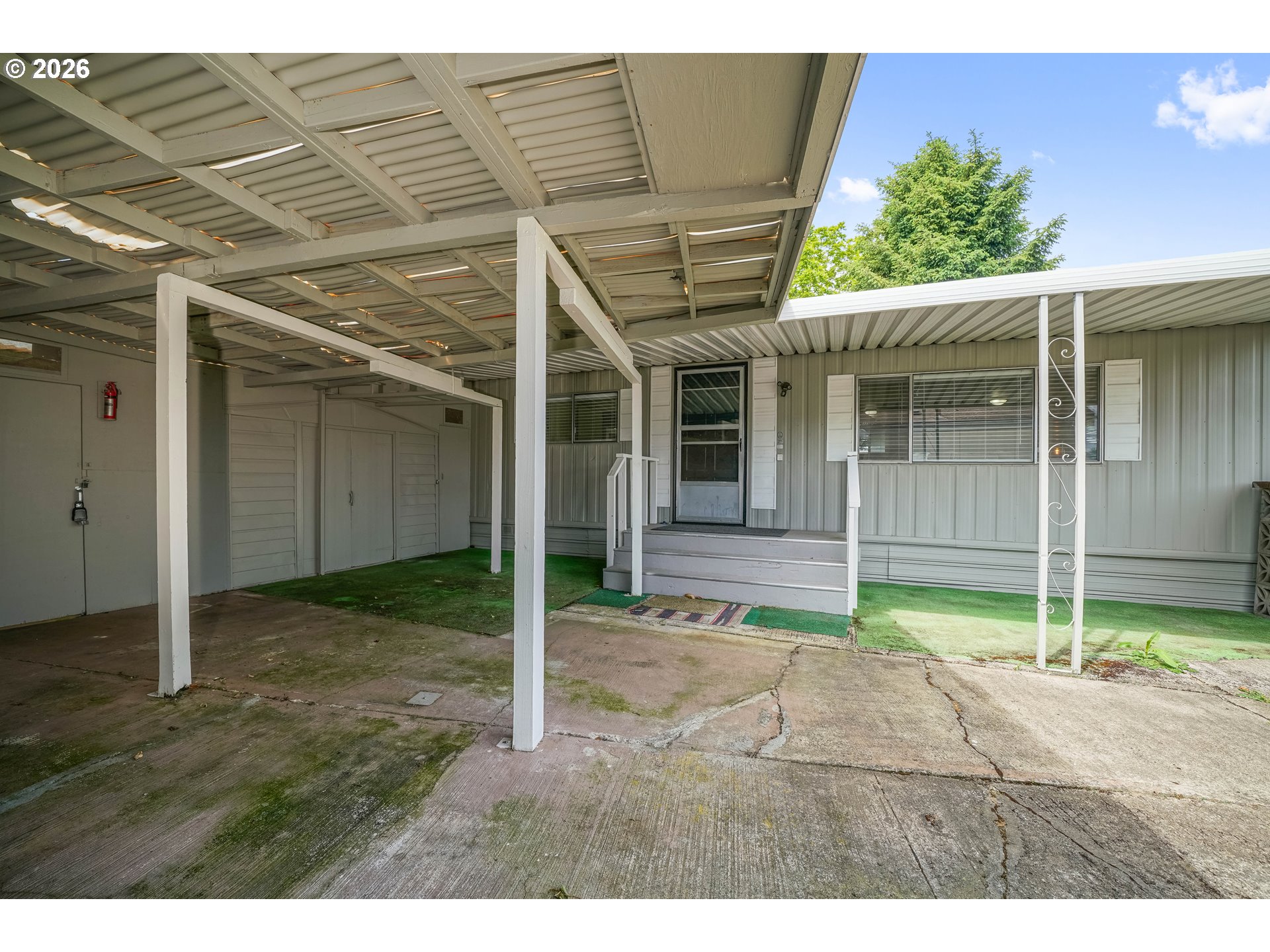 612 N Cascade Dr Property Photo 3
