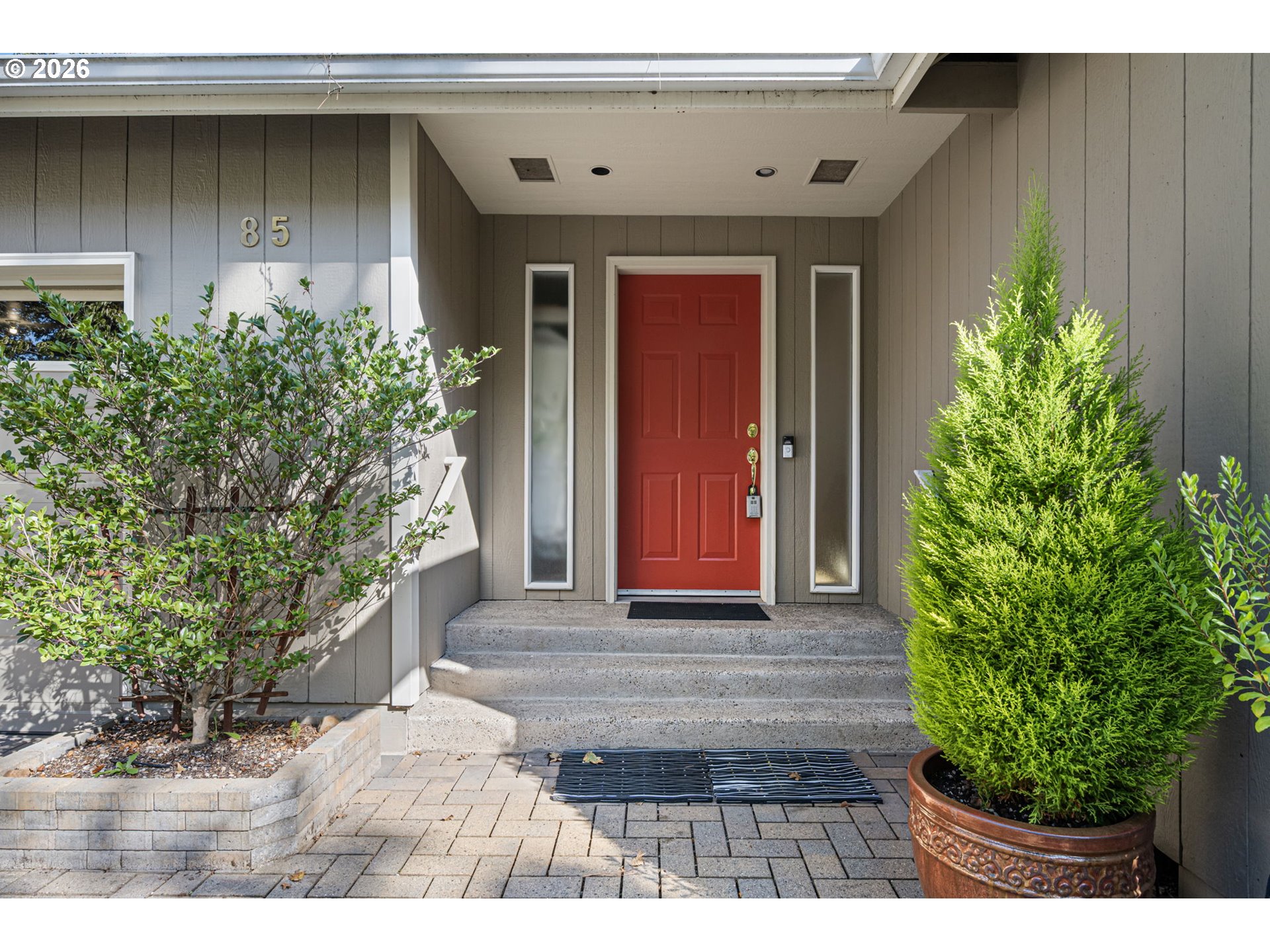 85 W 35th Pl Property Photo 6