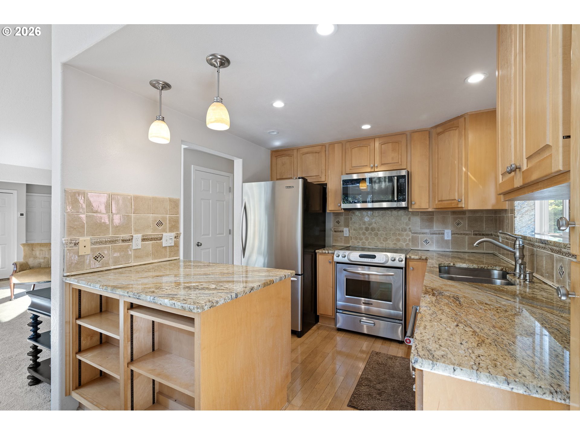 85 W 35th Pl Property Photo 11