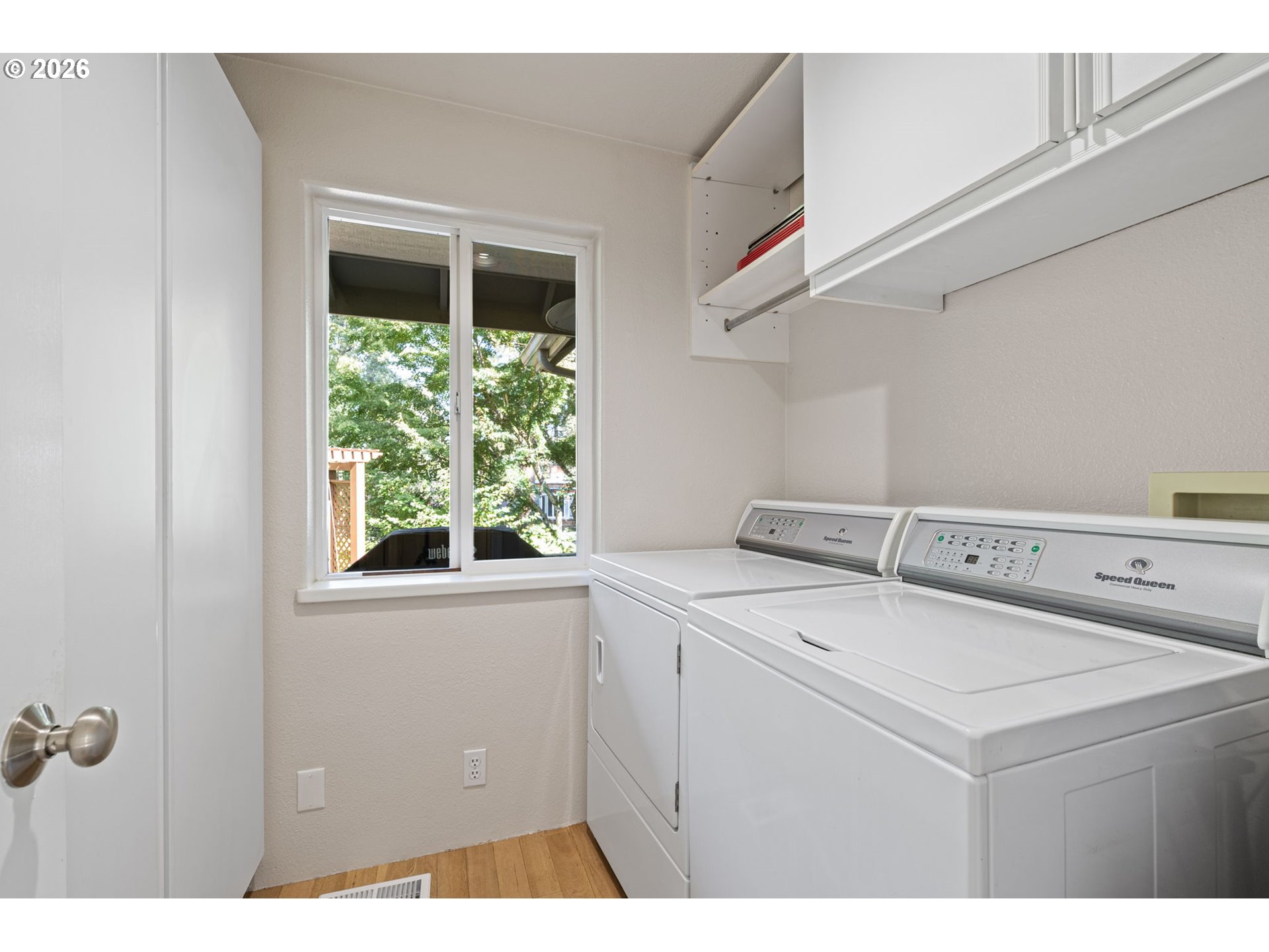 85 W 35th Pl Property Photo 17