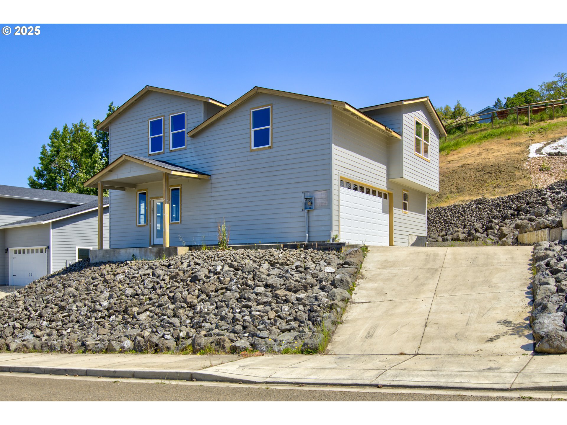 1030 FOREST HEIGHTS ST Property Photo 1