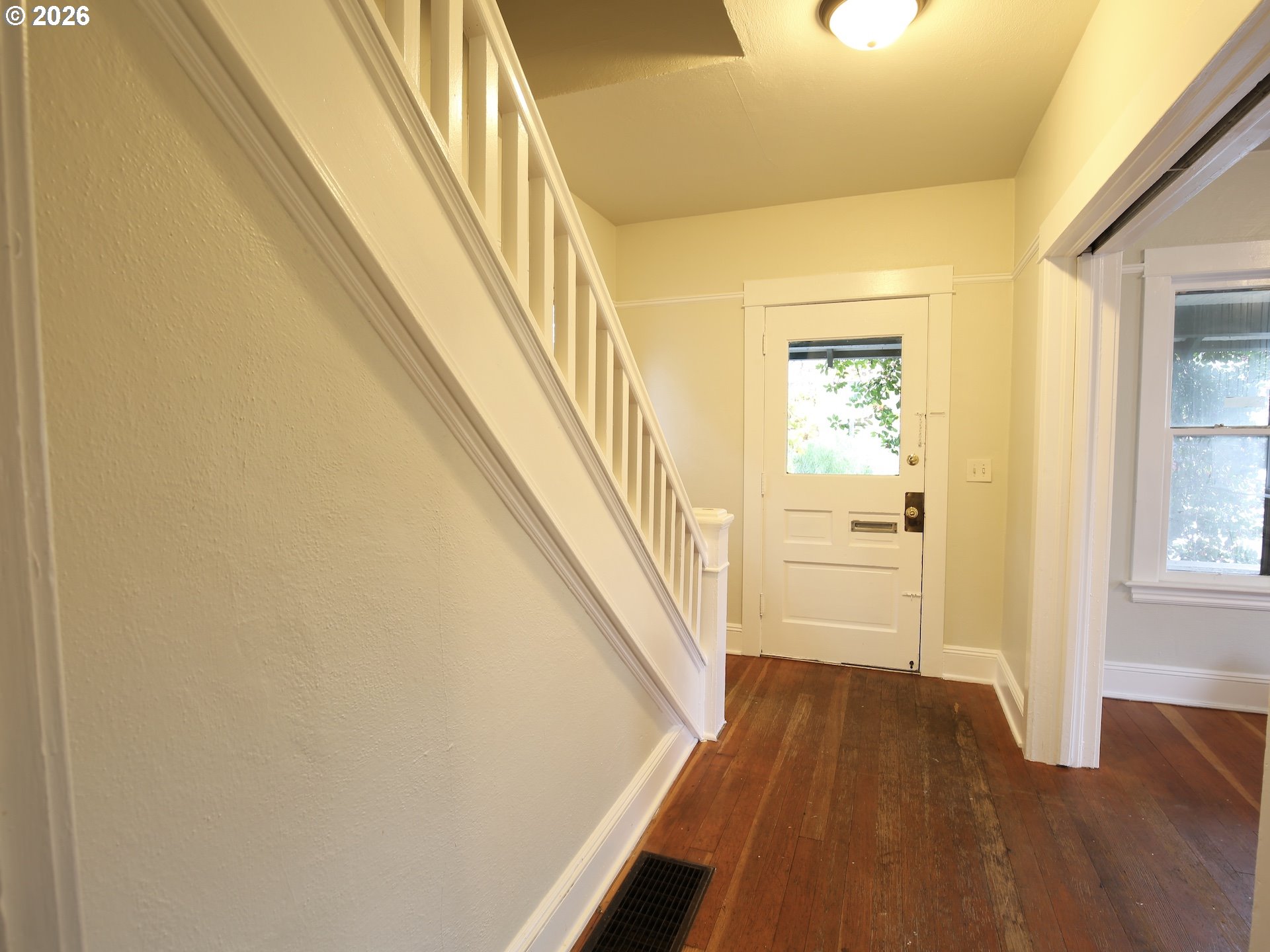 1936 Se Oak St Property Photo 5