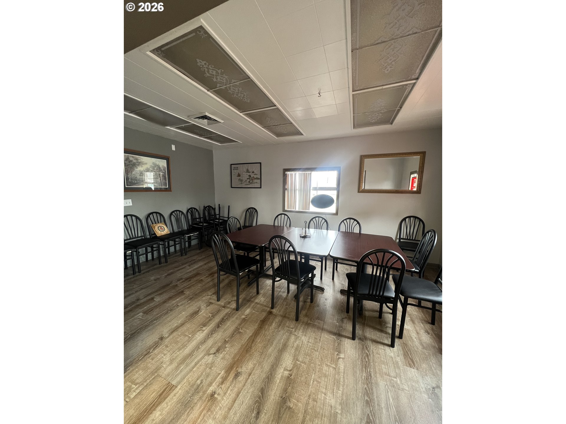 210 E Washington St Property Photo 14
