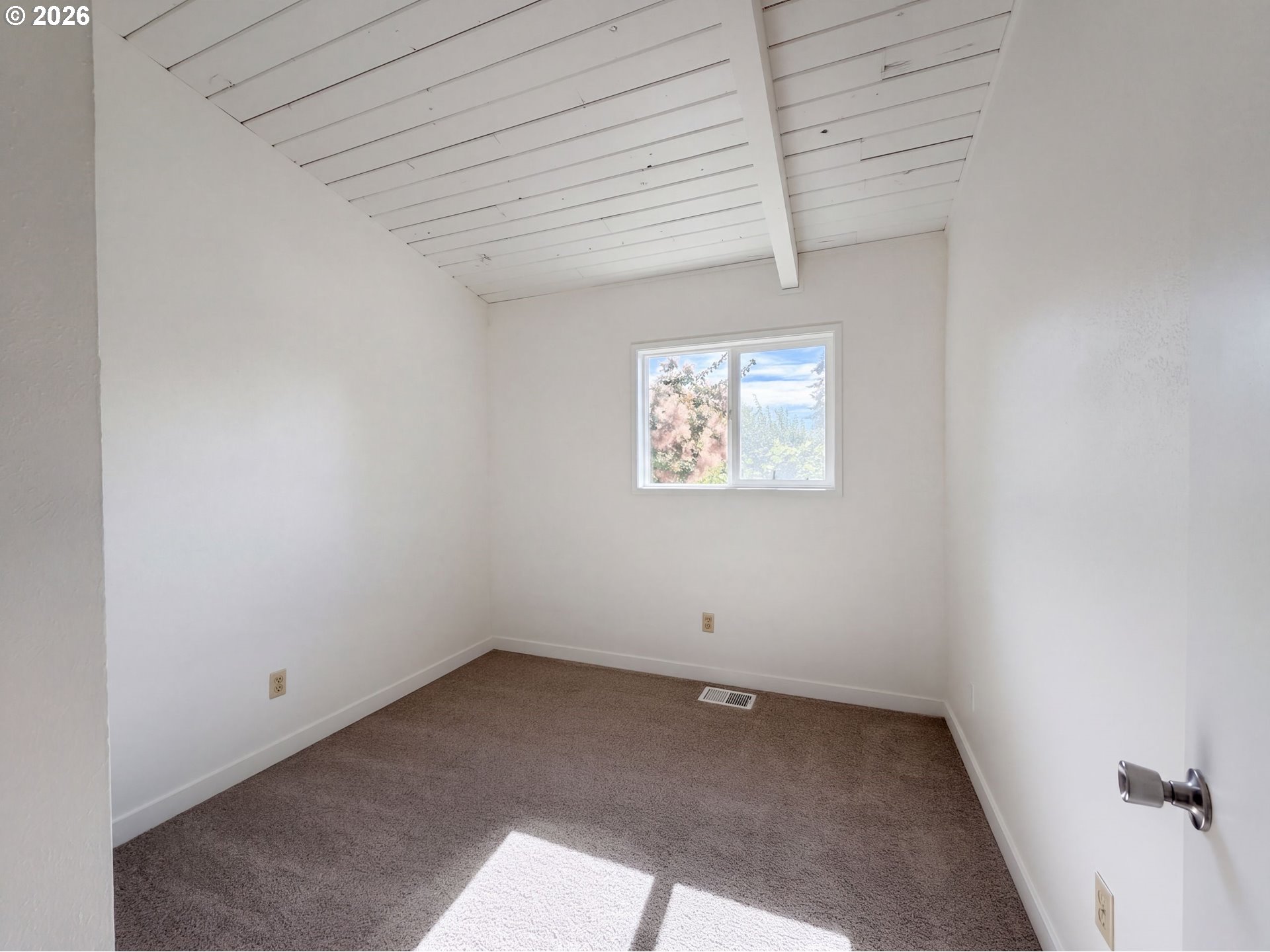19495 Sw Southview St Property Photo 3