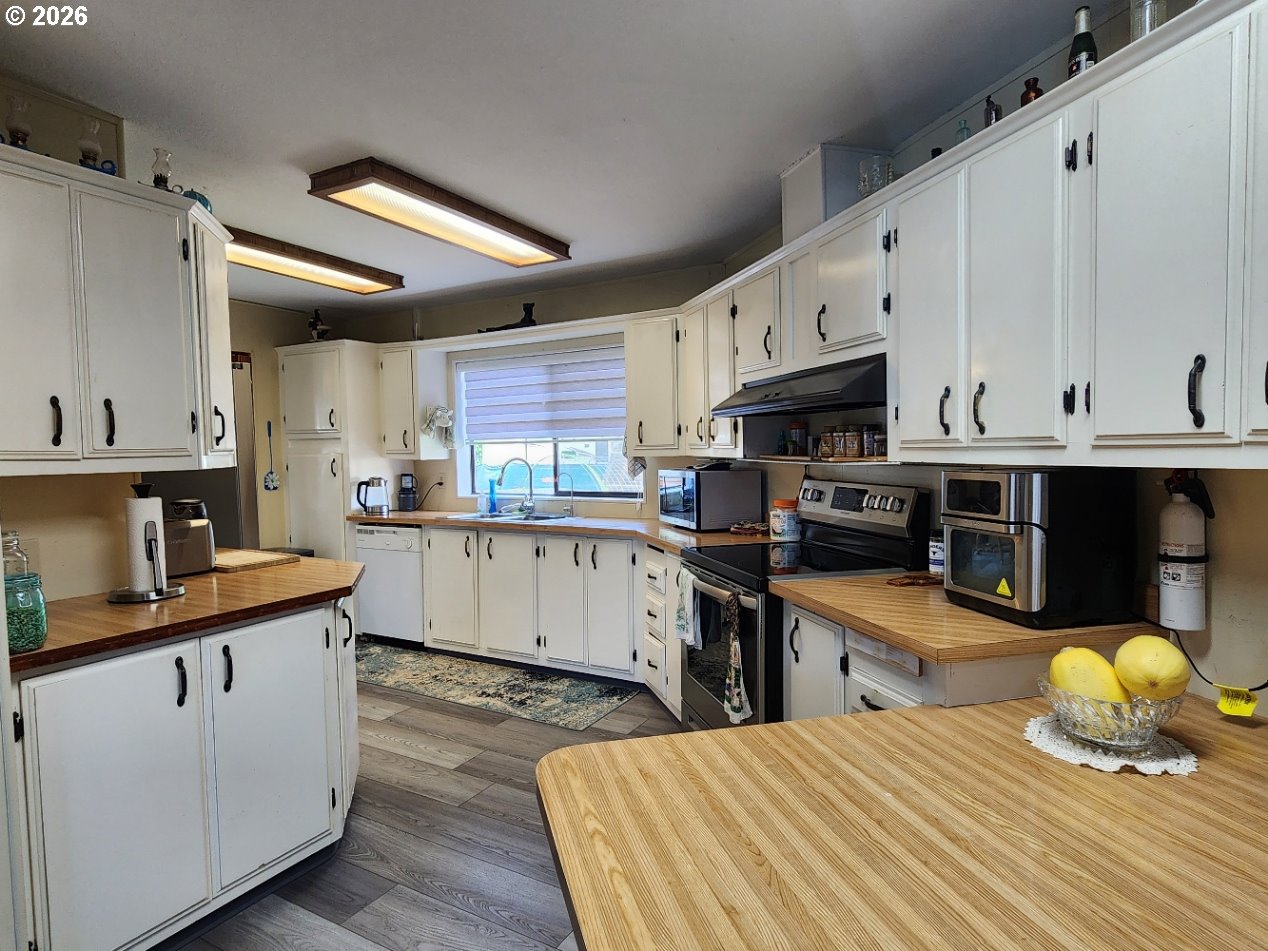 430 Birch St Property Photo 6