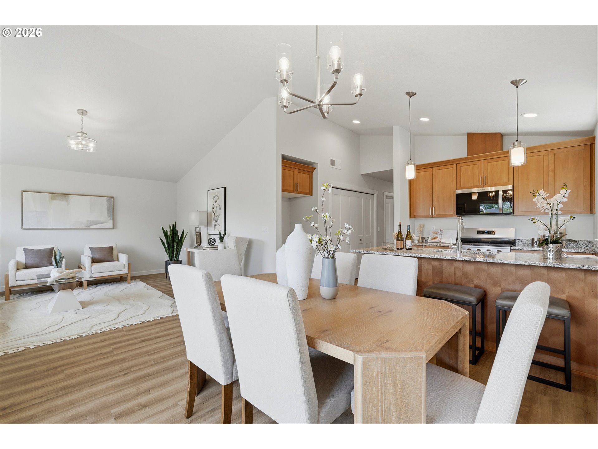 369 Se Shetterly Dr Property Photo 6