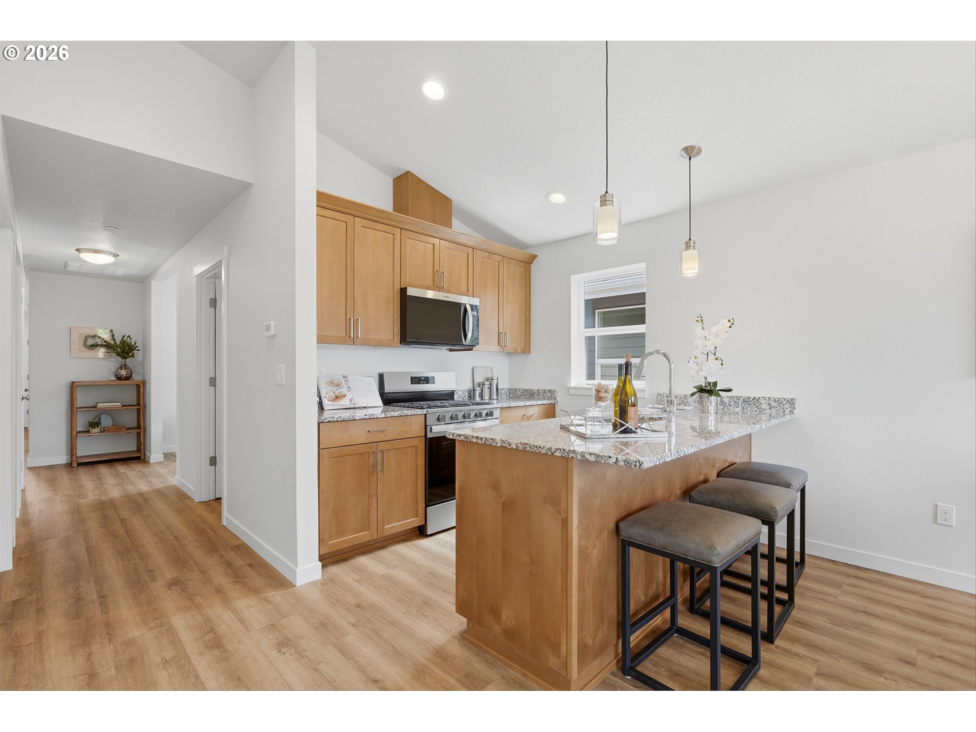 369 Se Shetterly Dr Property Photo 8