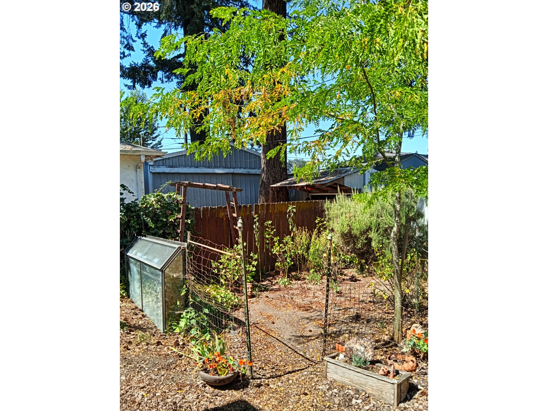 1905 Willamette Ave Ne Property Photo 8