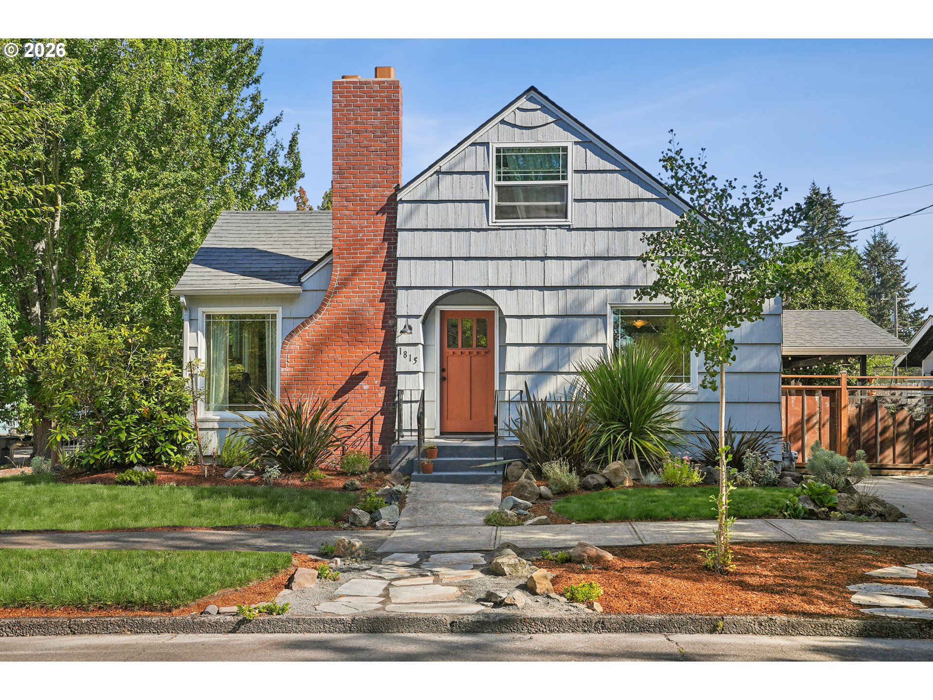 1815 Madison St Ne Property Photo 1