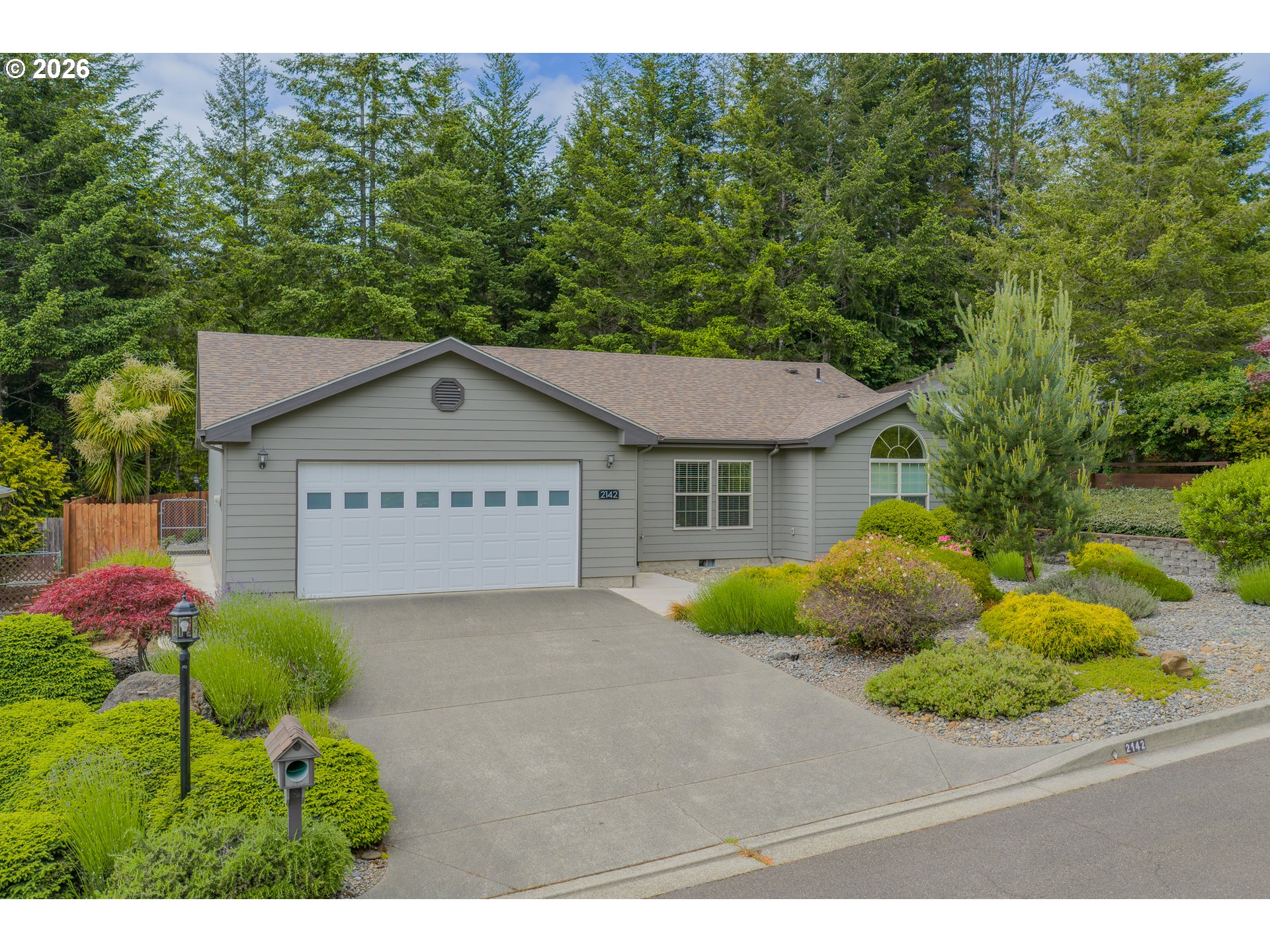 2142 LYNNE DR Property Photo 1
