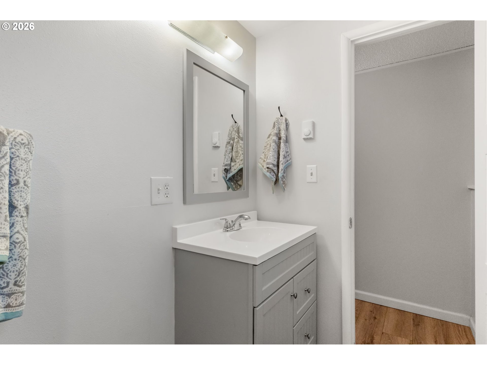 105 W 35th Pl Property Photo 32