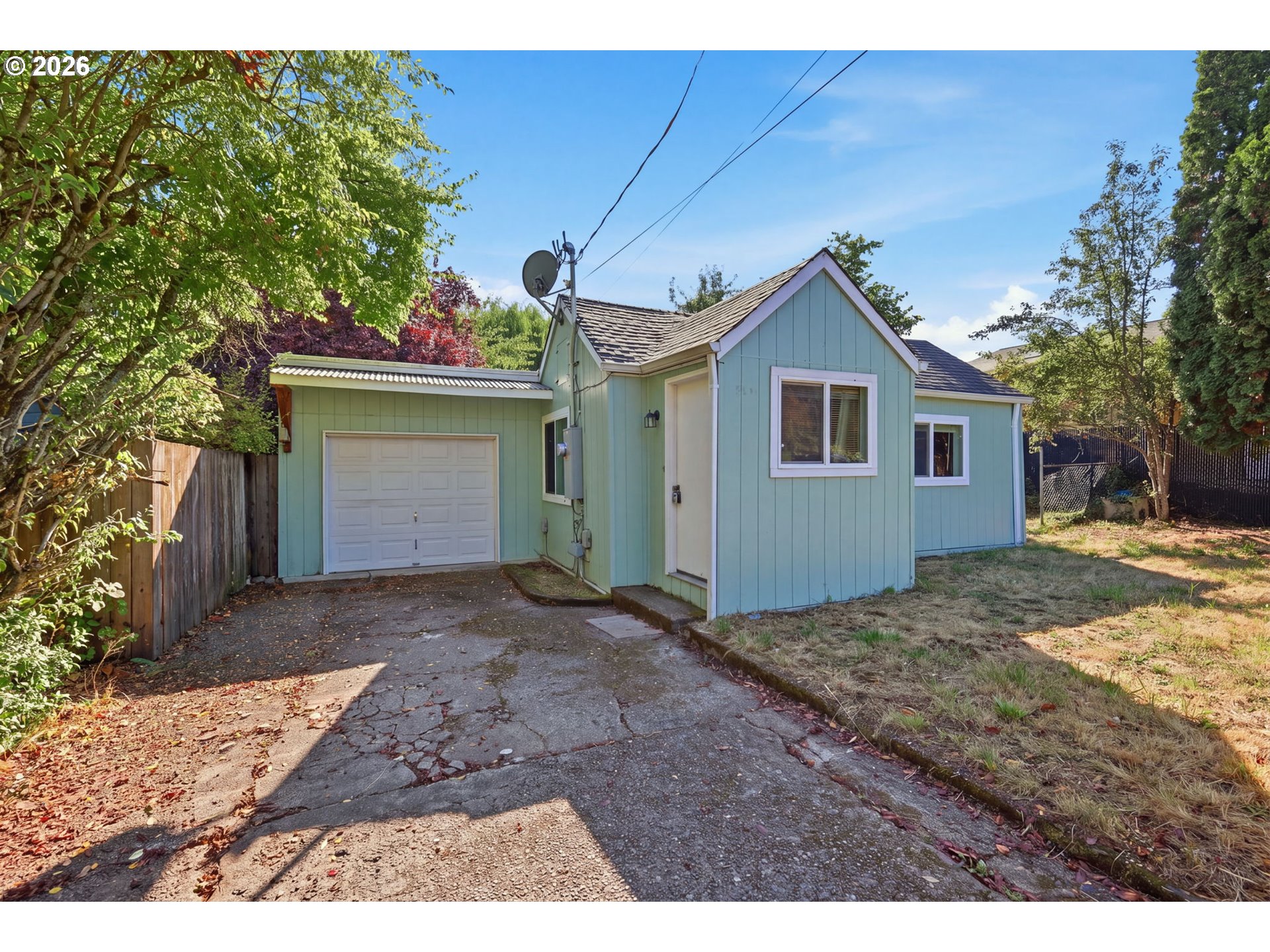 2049 City View St Property Photo 2
