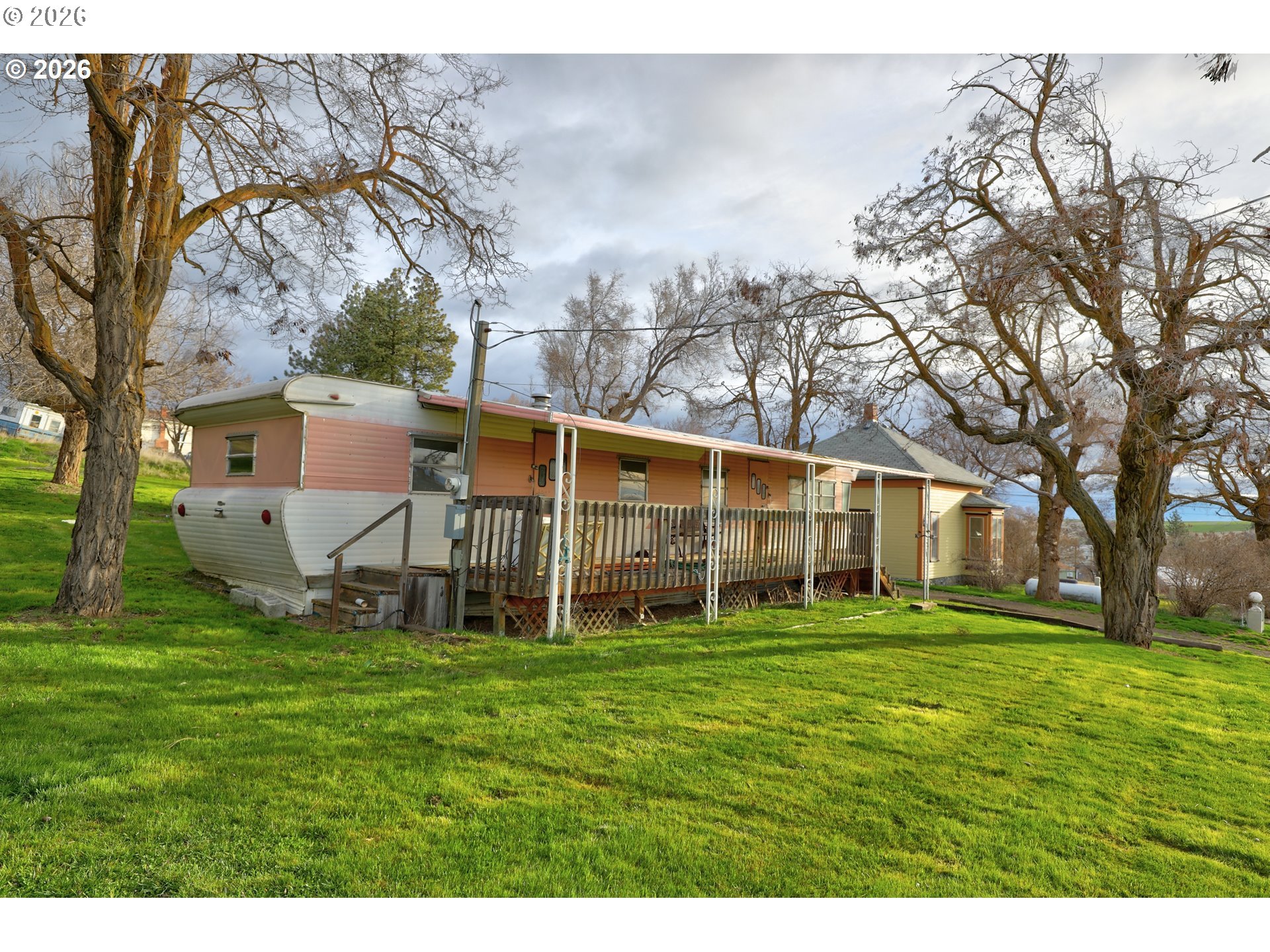 400 Lincoln St Property Photo 2