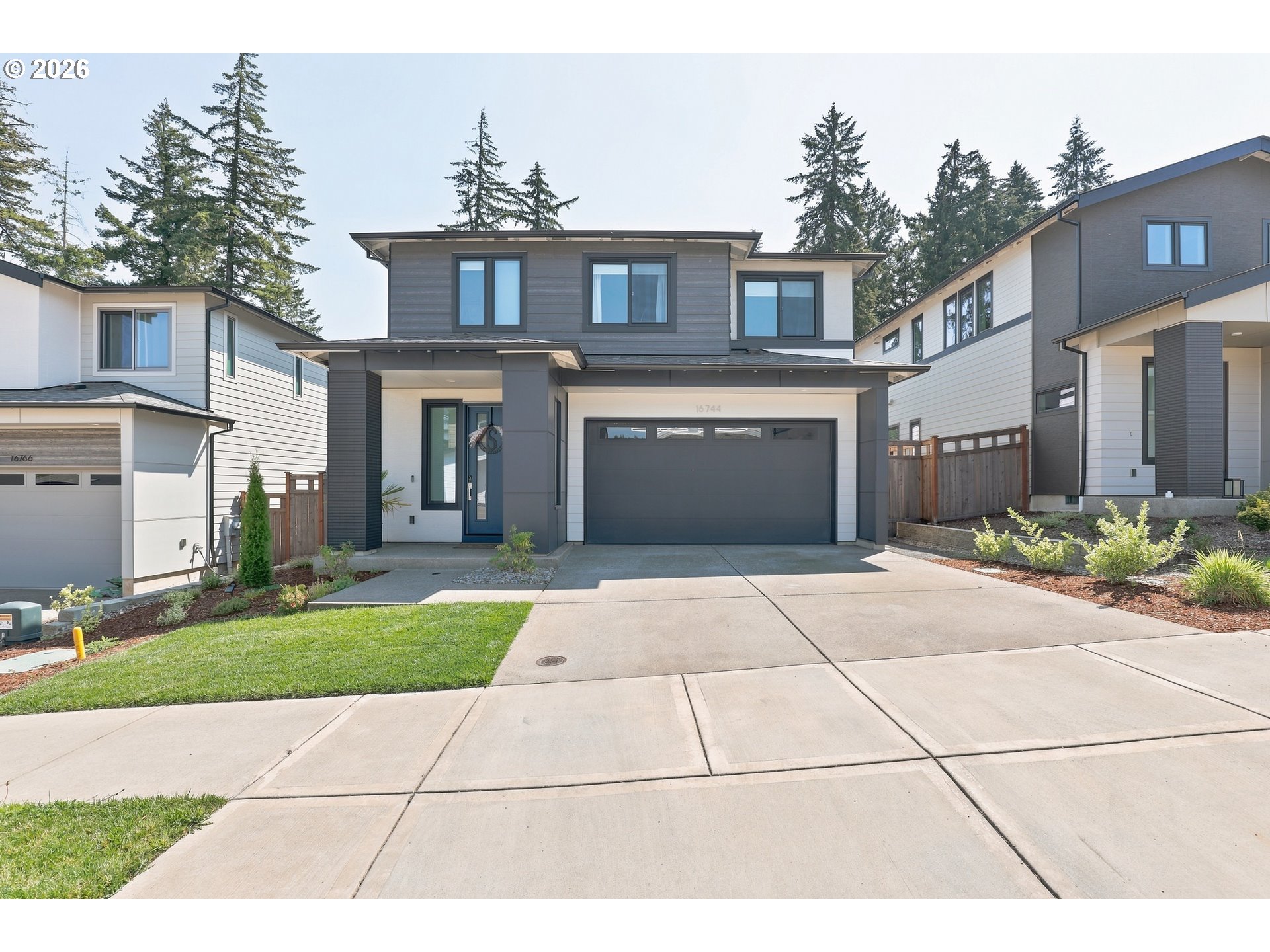 16744 Se Shimmering Leaf St Property Photo 1