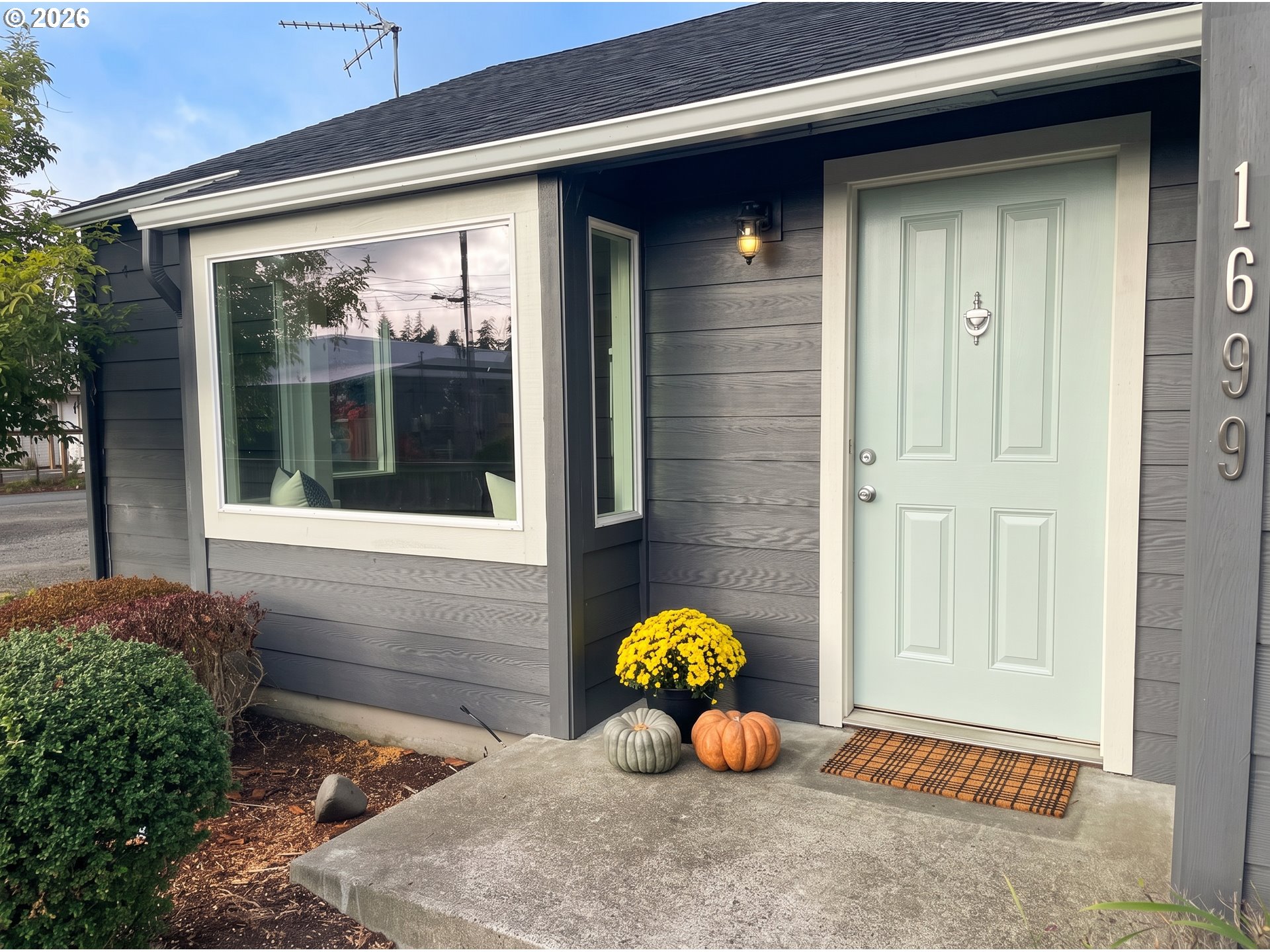 1699 Pine St Property Photo 2