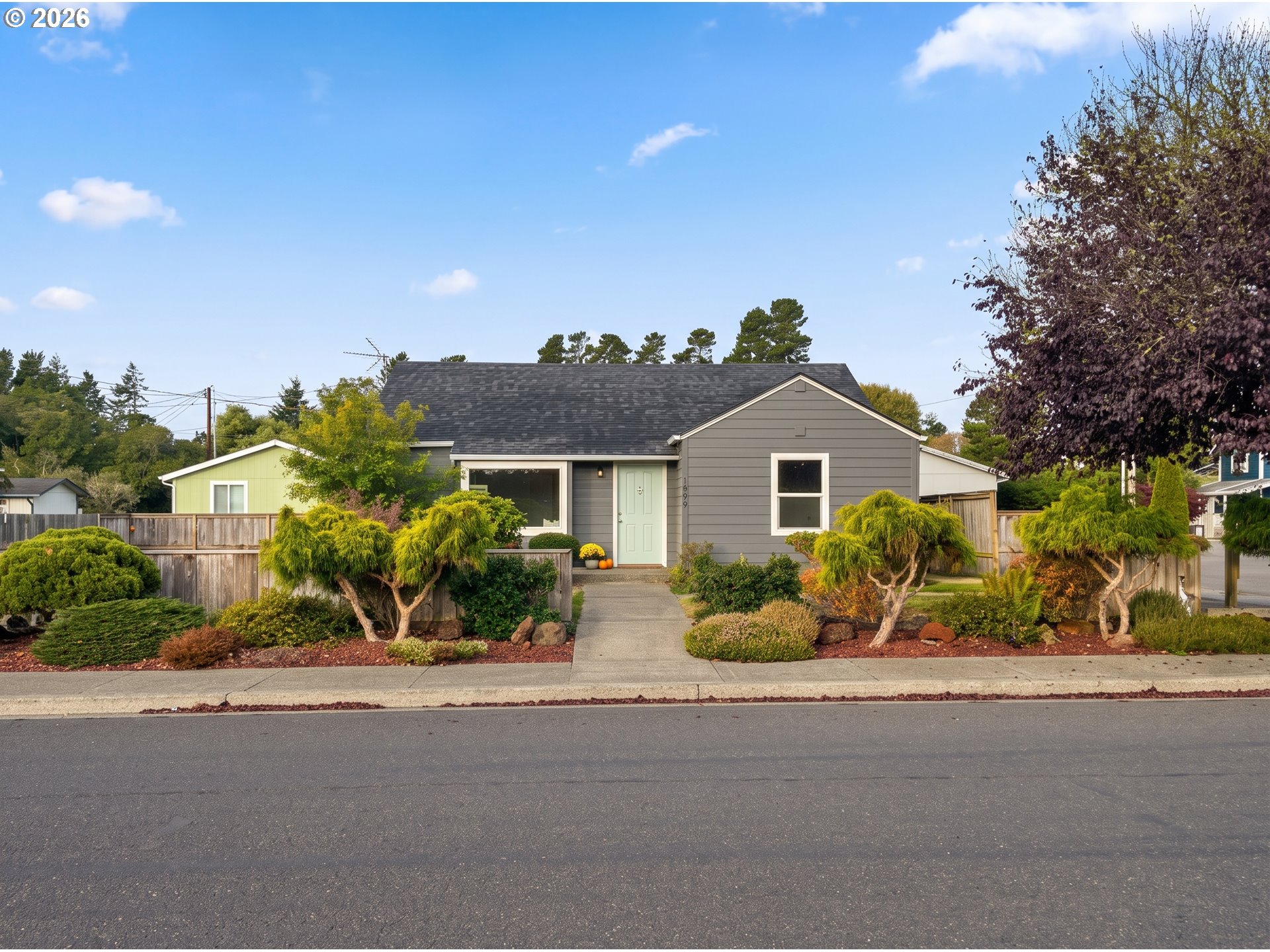 1699 Pine St Property Photo 3