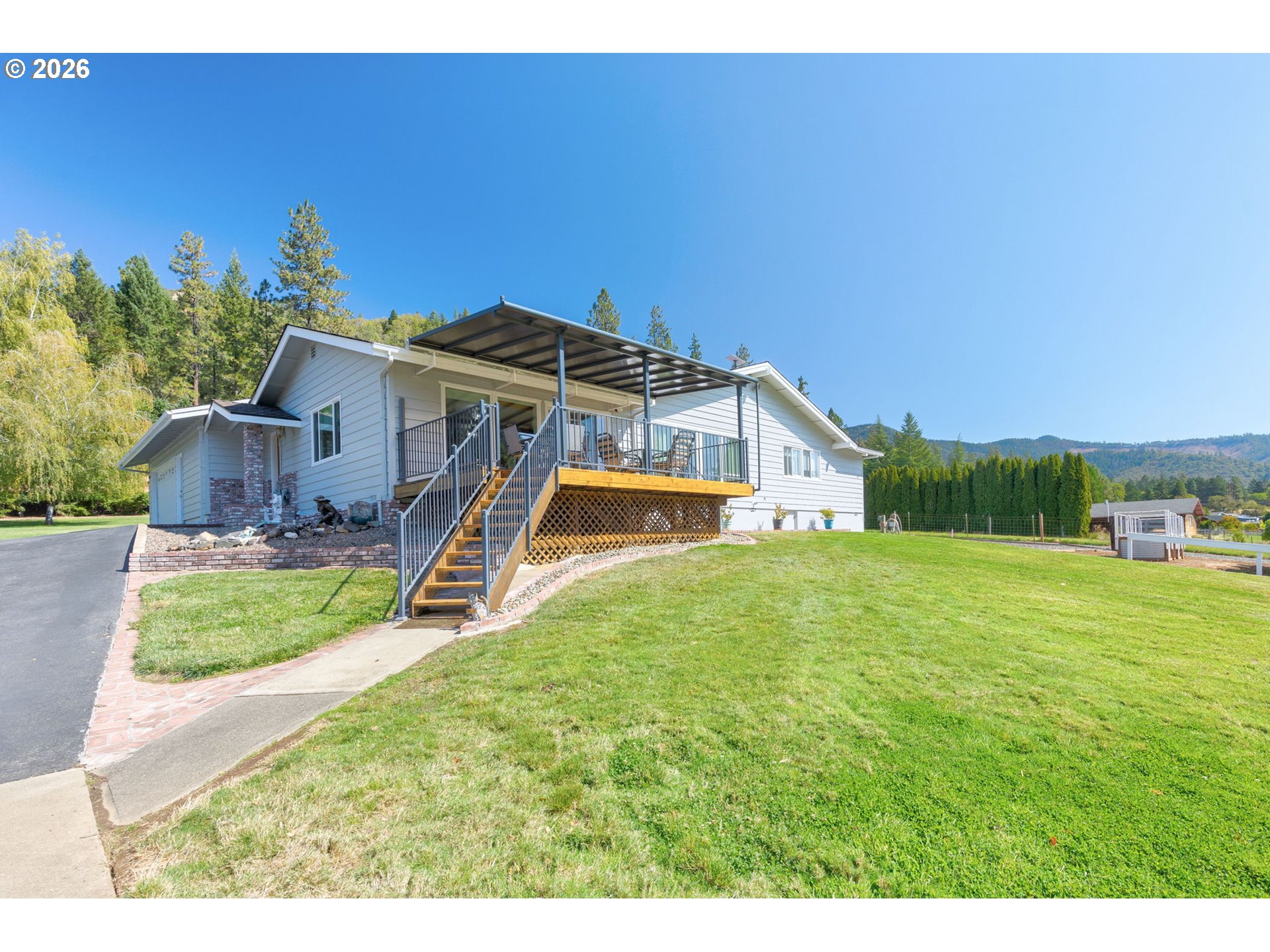 7695 N Applegate Rd Property Photo 1