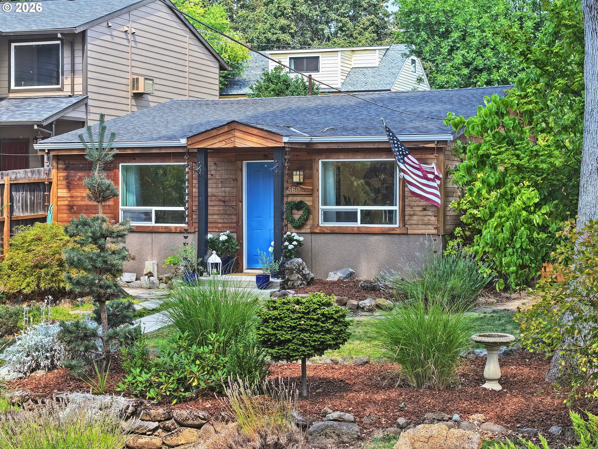 360 Se Oak St Property Photo 1