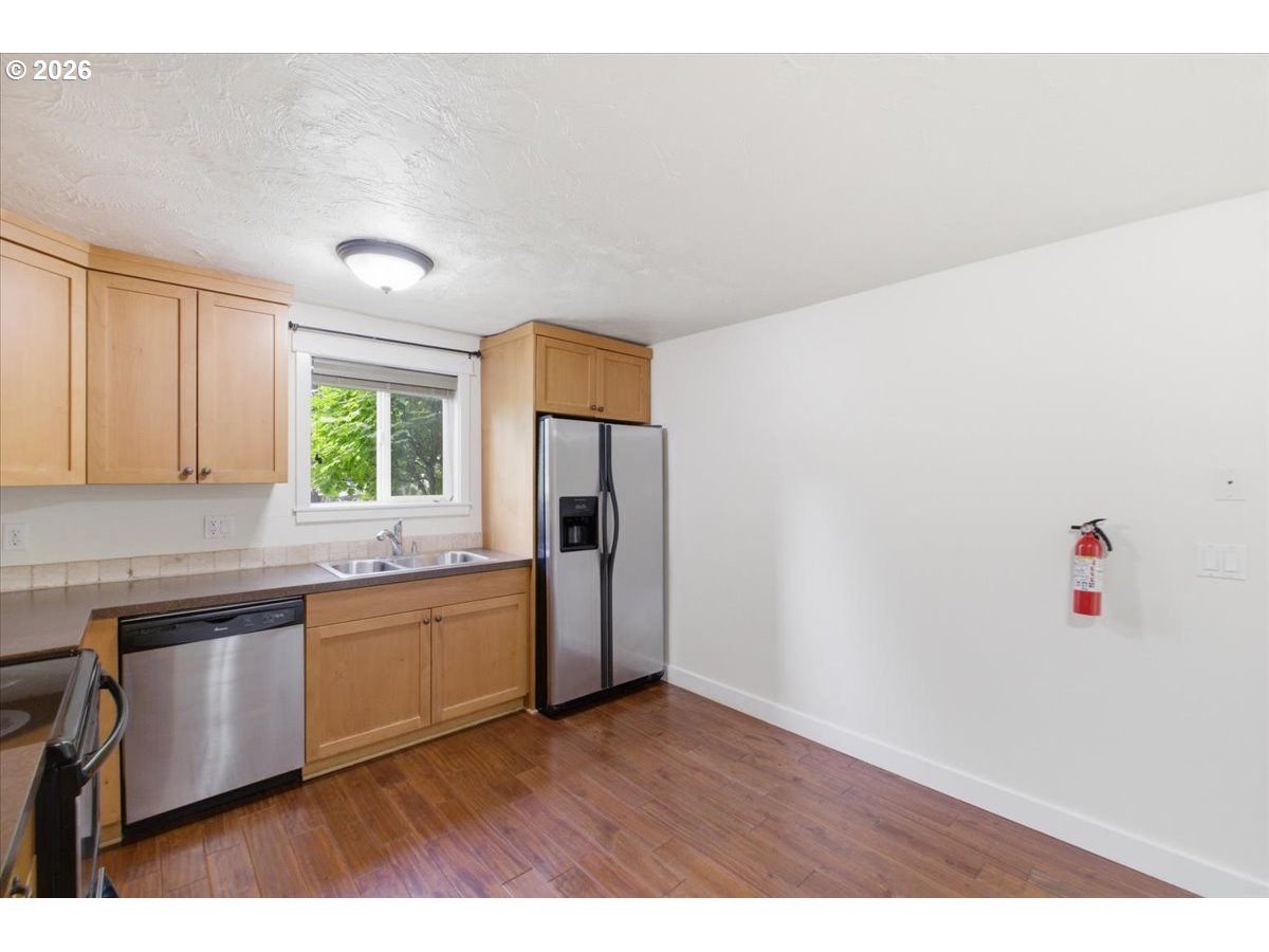 2864 Newton Pl Property Photo 11