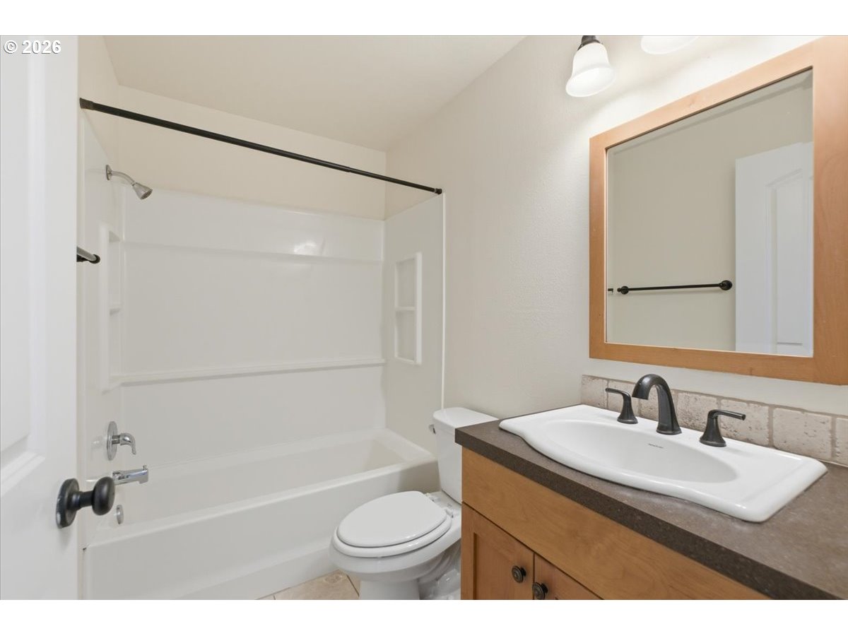 2864 Newton Pl Property Photo 22