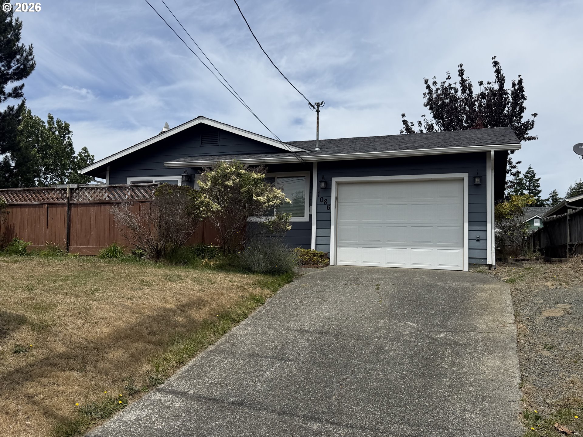1086 LEWIS ST Property Photo 1