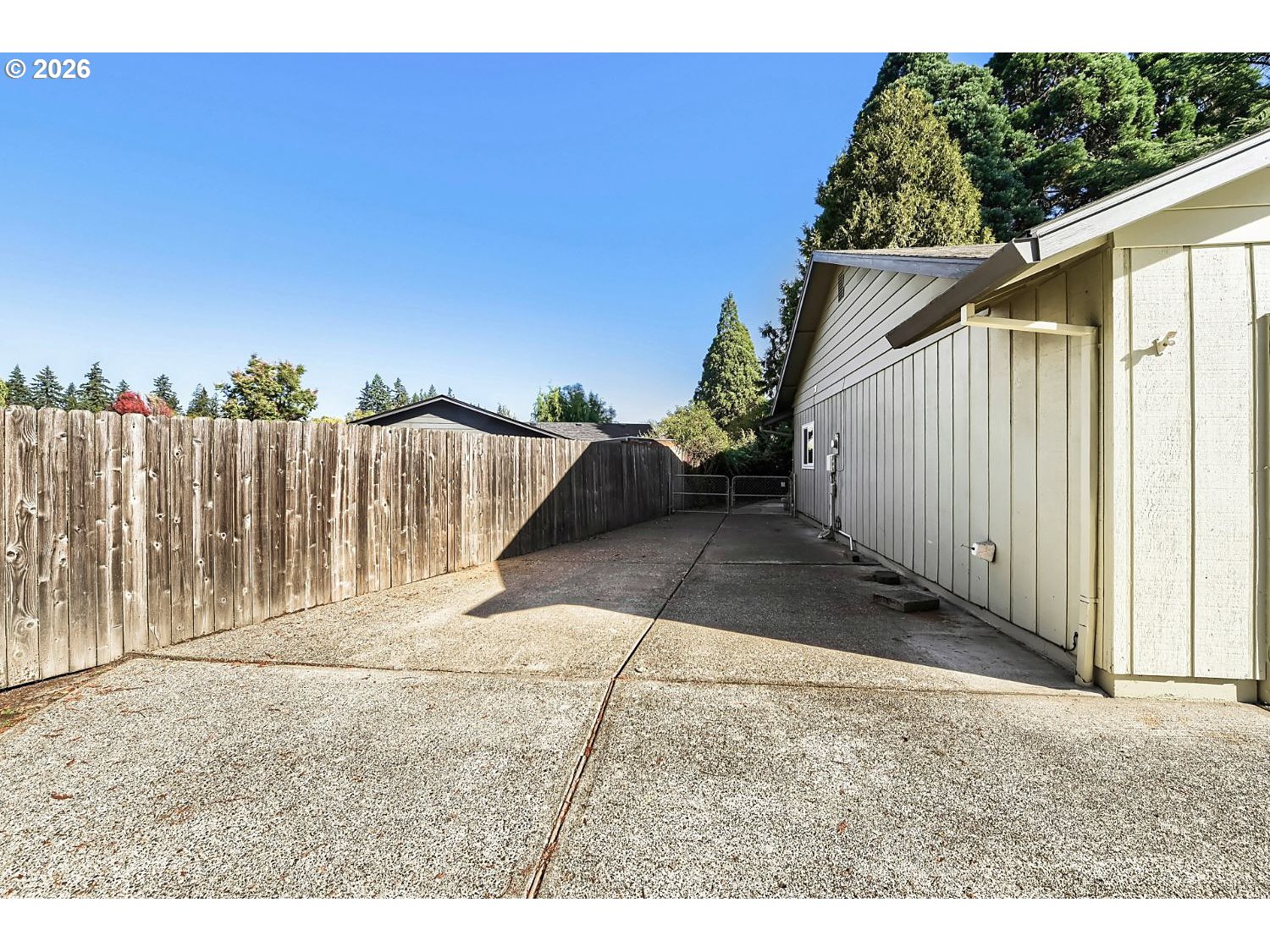 890 Ne 6th Dr Property Photo 3