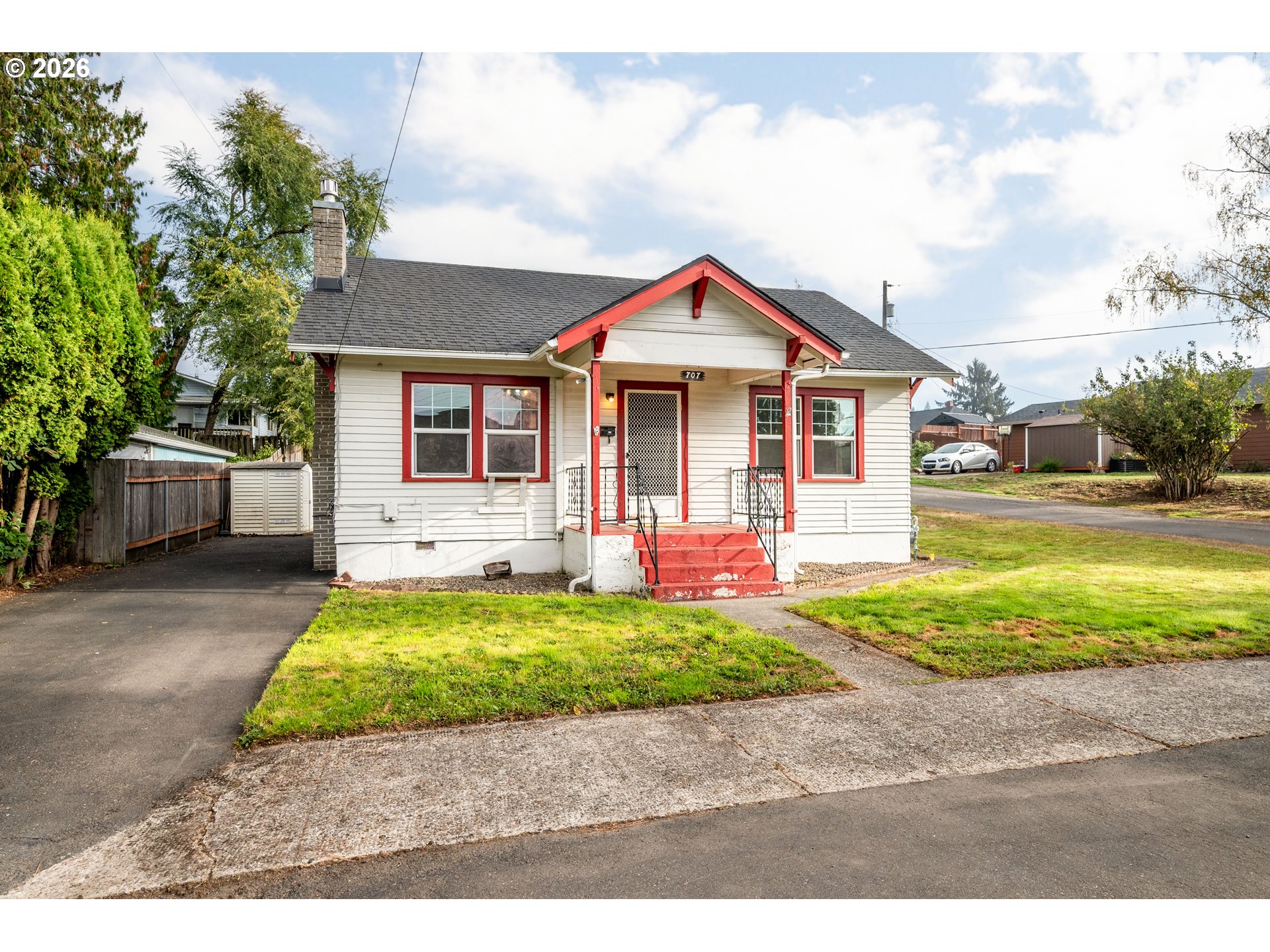 707 Ayers St Property Photo 1